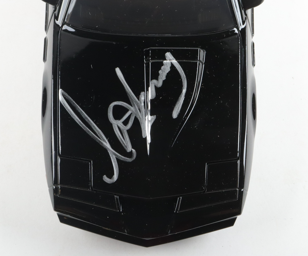 David Hasselhoff Signed "Knight Rider" 1:24 Diecast Car (Beckett) at PristineAuction.com David Hasselhoff Signed "Knight Rider" 1:24 Diecast Car (Beckett) at PristineAuction.com