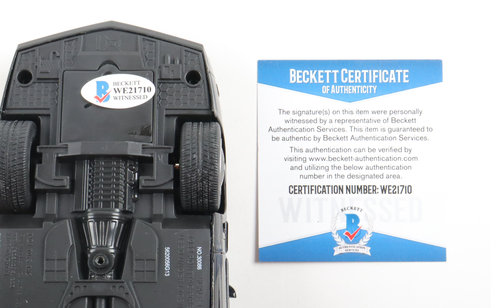 David Hasselhoff Signed "Knight Rider" 1:24 Diecast Car (Beckett) at PristineAuction.com David Hasselhoff Signed "Knight Rider" 1:24 Diecast Car (Beckett) at PristineAuction.com