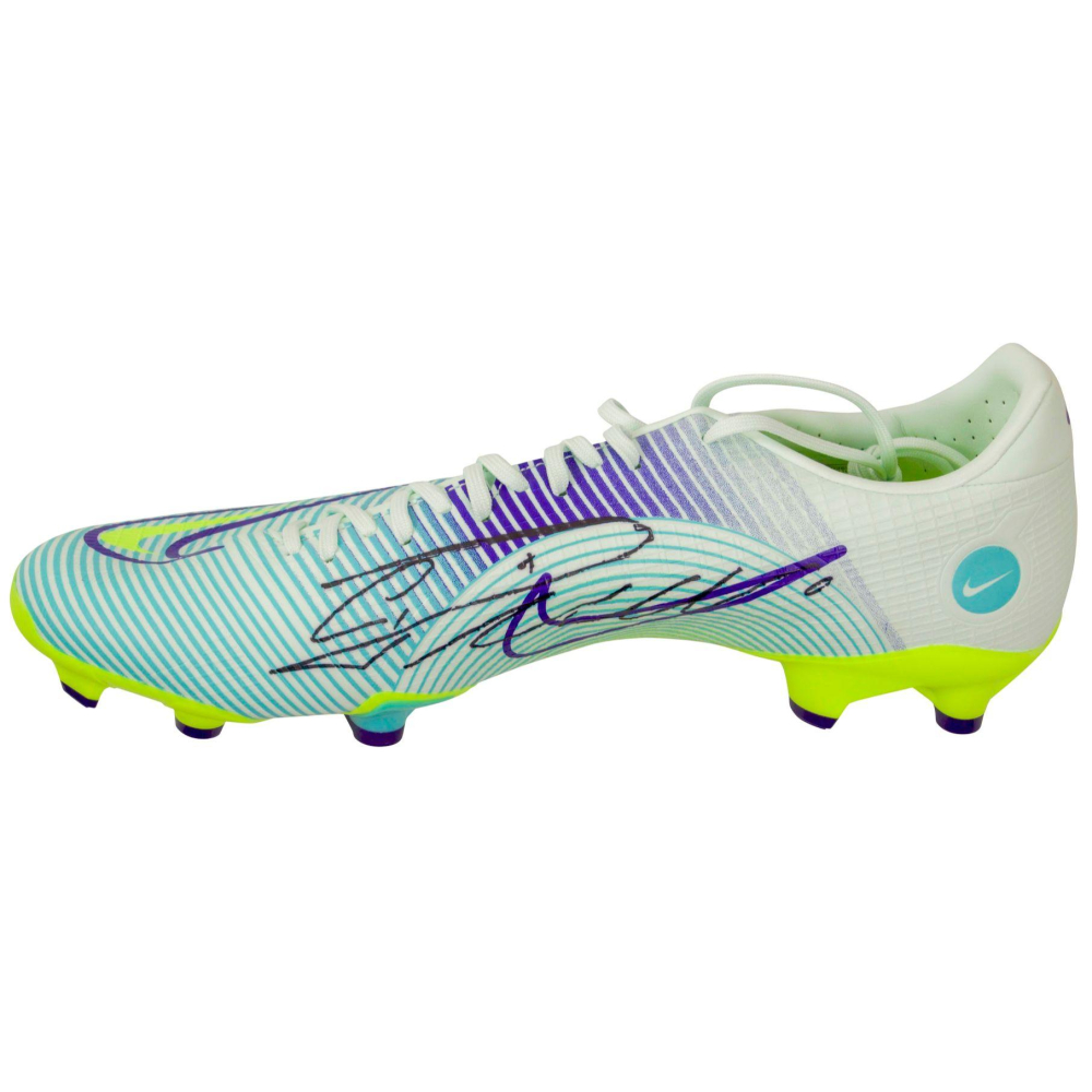 what cleats does cristiano ronaldo wear