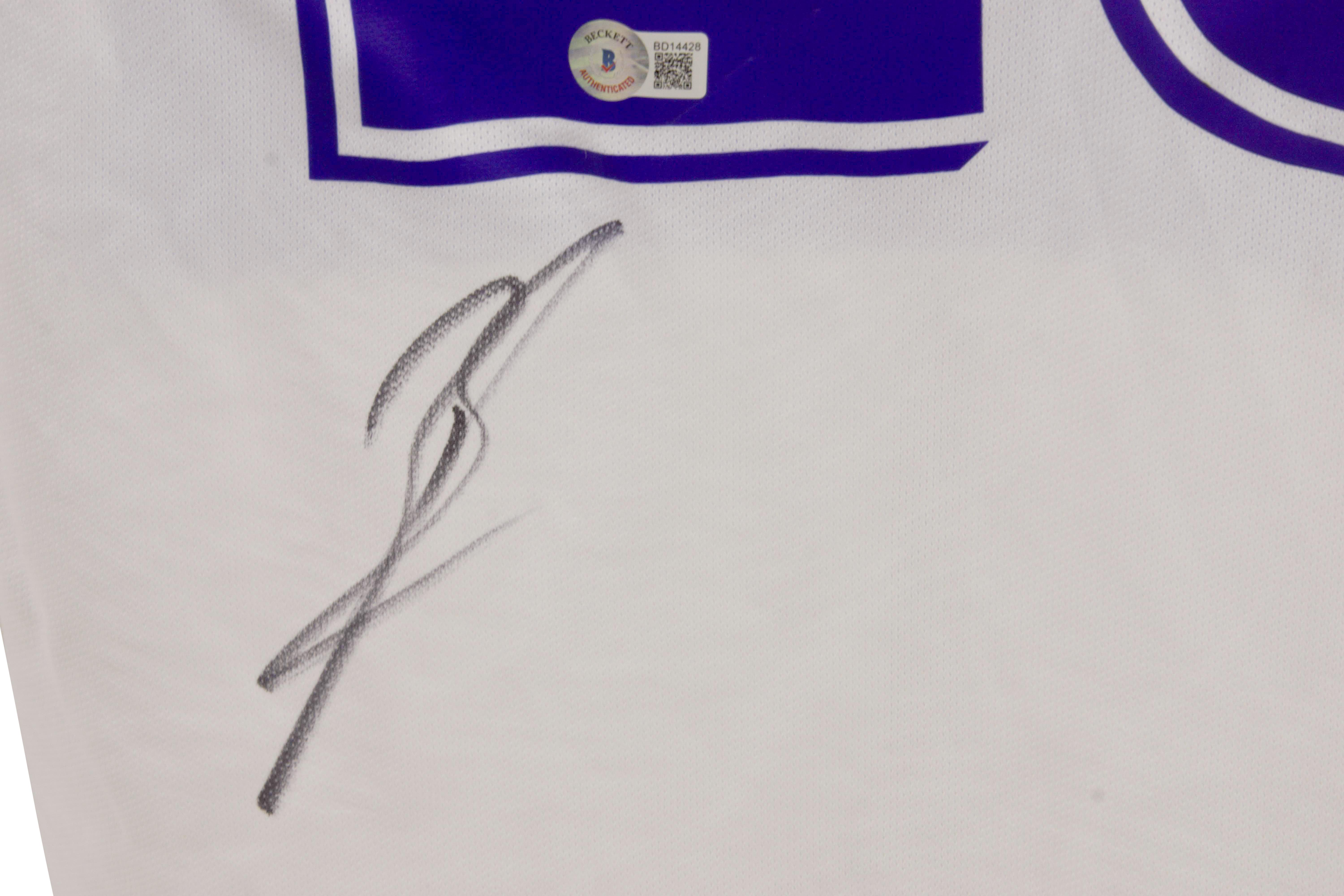 Karim Benzema & Vinicius Jr. Signed Real Madrid Jersey (Beckett) at PristineAuction.com Karim Benzema & Vinicius Jr. Signed Real Madrid Jersey (Beckett) at PristineAuction.com