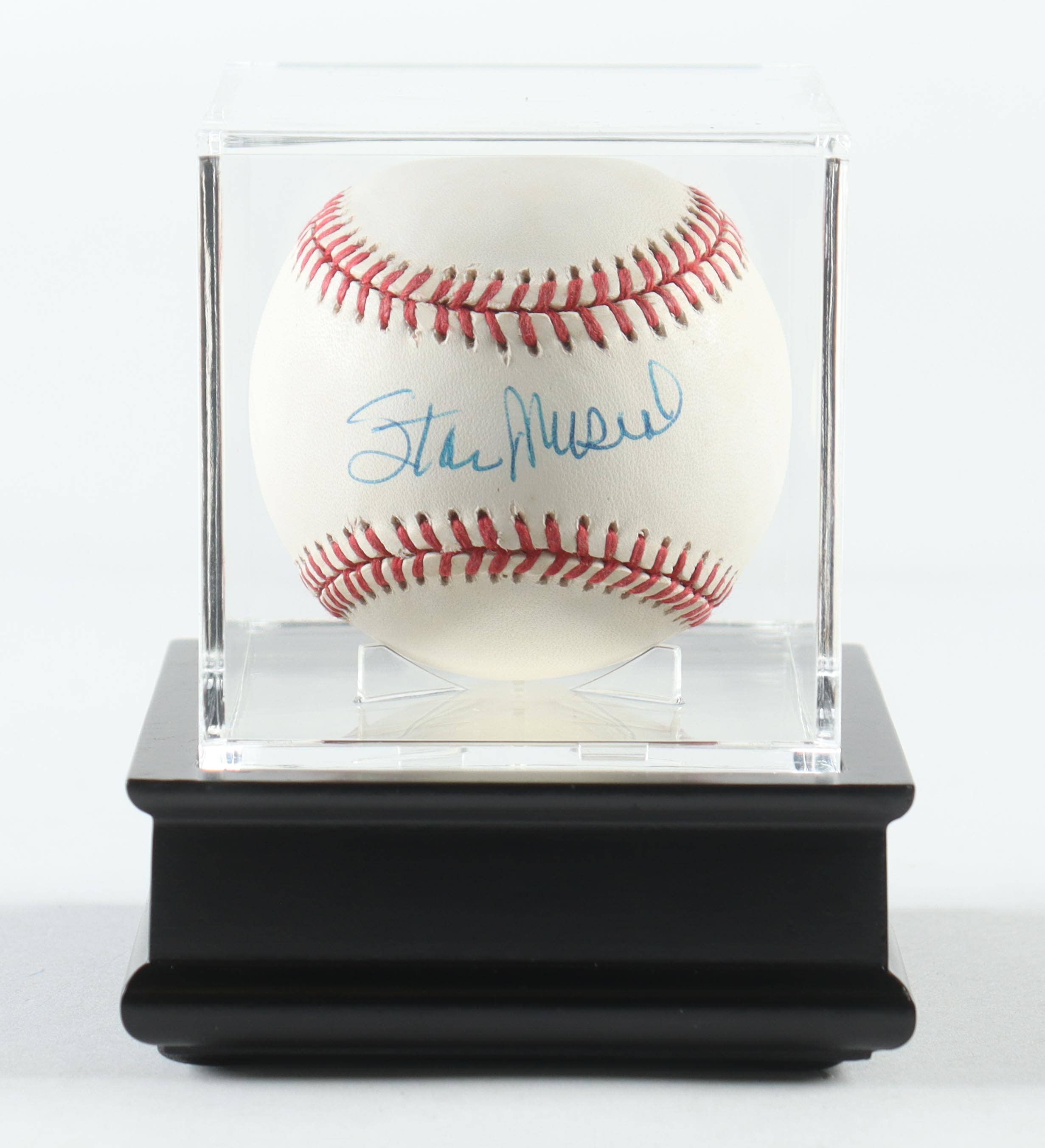 Stan Musial Signed ONL Baseball In Display Case (PSA) at PristineAuction.com Stan Musial Signed ONL Baseball In Display Case (PSA) at PristineAuction.com