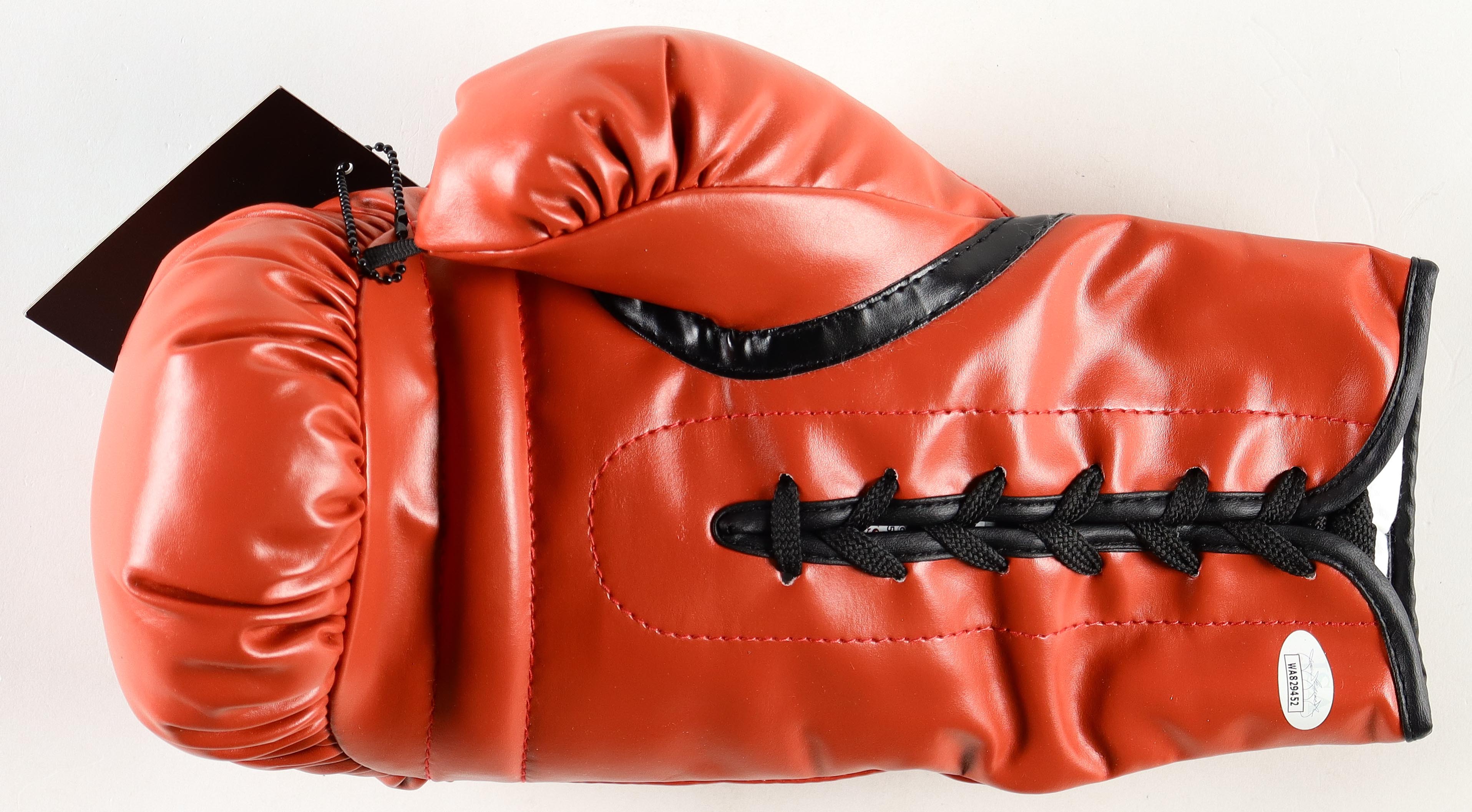 Roberto Duran Signed Everlast Boxing Glove (JSA) at PristineAuction.com Roberto Duran Signed Everlast Boxing Glove (JSA) at PristineAuction.com