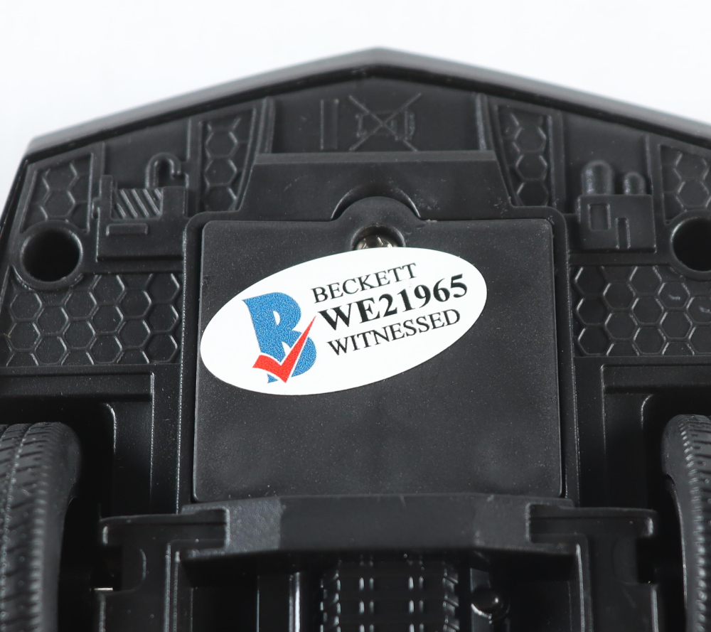 David Hasselhoff Signed "Knight Rider" 1:24 Diecast Car (Beckett) at PristineAuction.com David Hasselhoff Signed "Knight Rider" 1:24 Diecast Car (Beckett) at PristineAuction.com