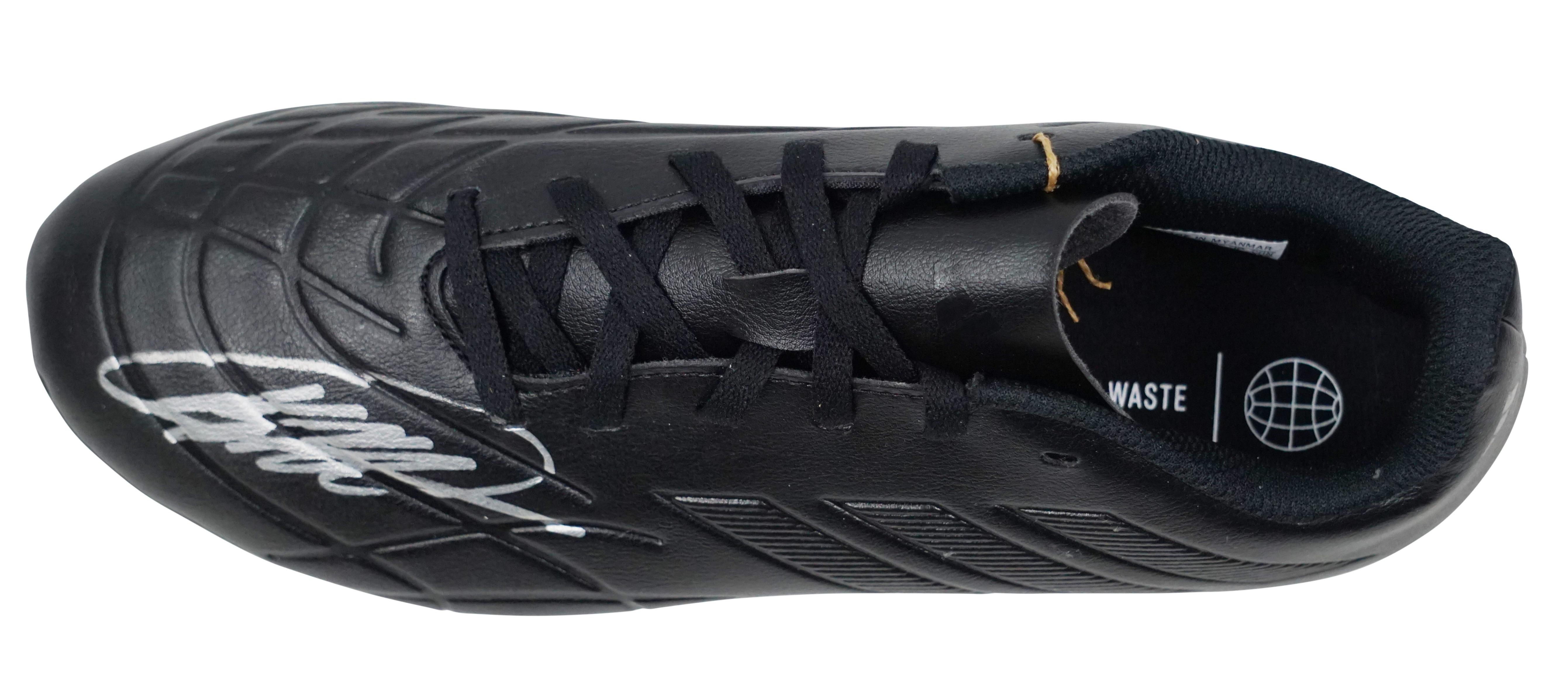 Kaka Signed Nike Soccer Cleat (Beckett) at PristineAuction.com Kaka Signed Nike Soccer Cleat (Beckett) at PristineAuction.com