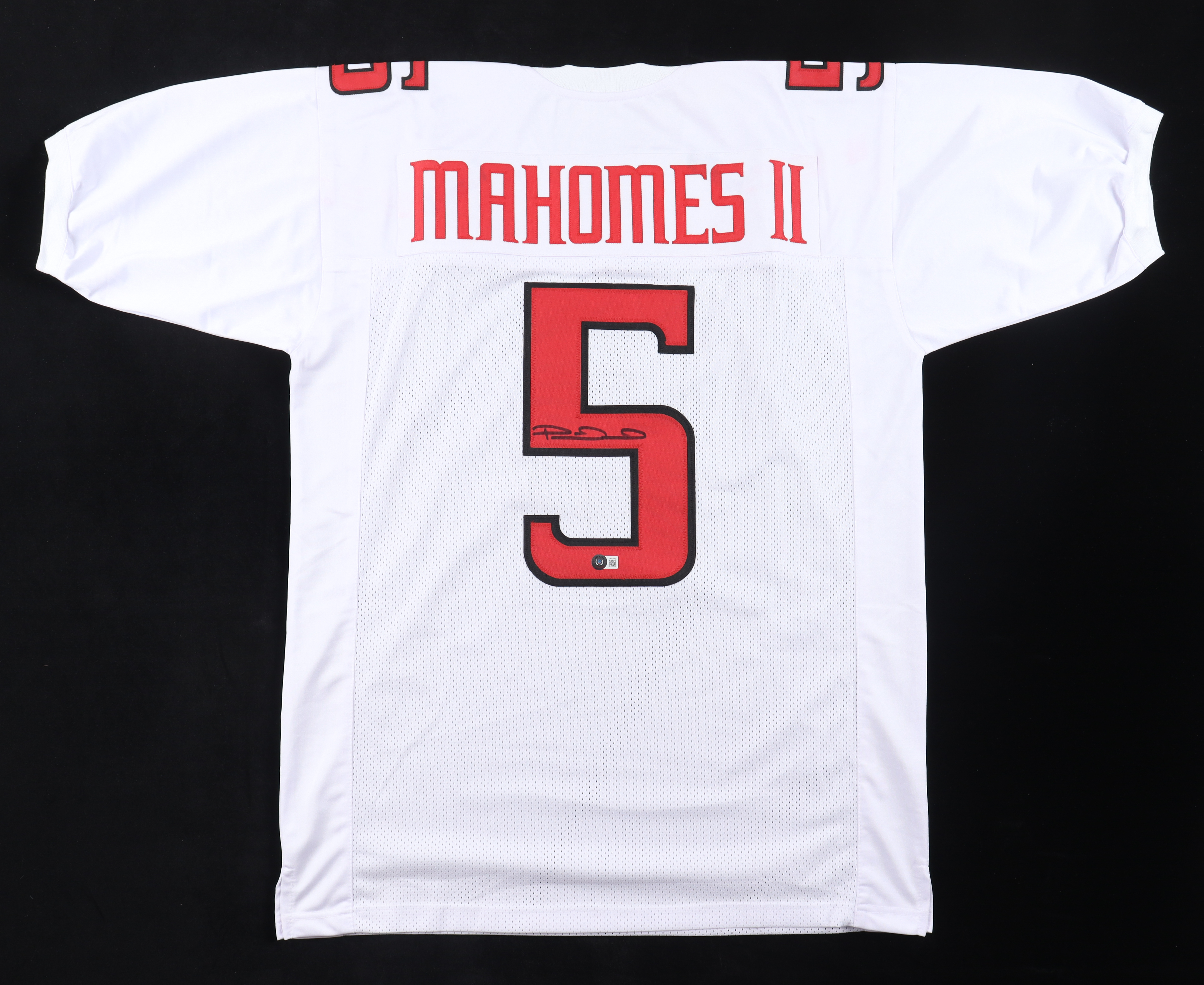 Patrick Mahomes Signed Jersey (Beckett) at PristineAuction.com Patrick Mahomes Signed Jersey (Beckett) at PristineAuction.com