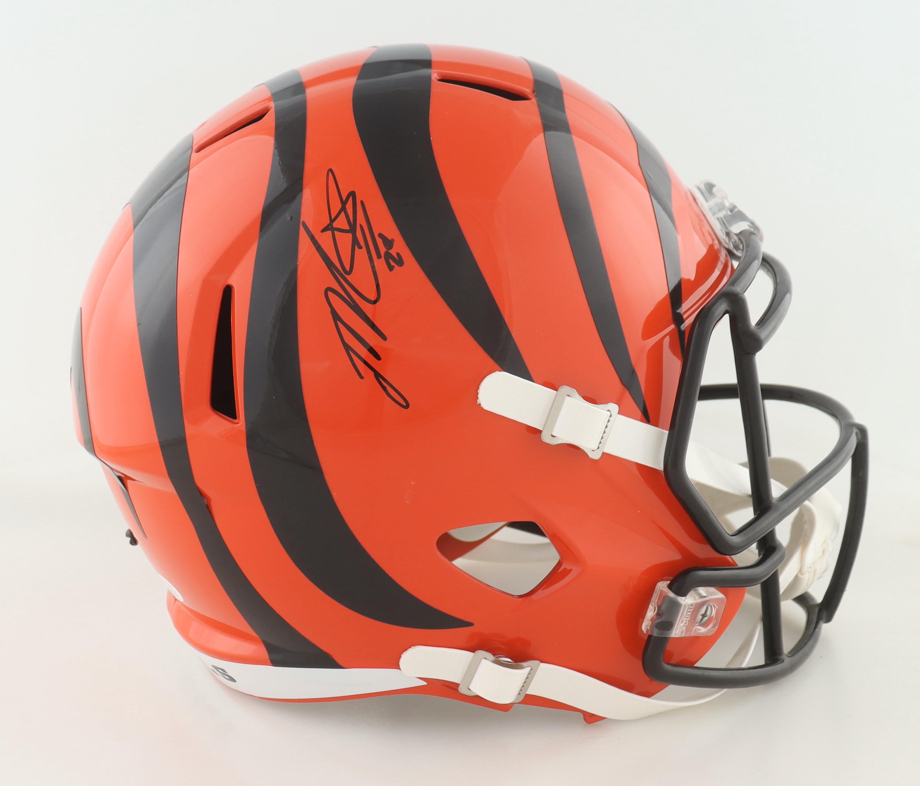 Joe Mixon Signed Bengals Full-Size Speed Helmet (JSA) at PristineAuction.com Joe Mixon Signed Bengals Full-Size Speed Helmet (JSA) at PristineAuction.com