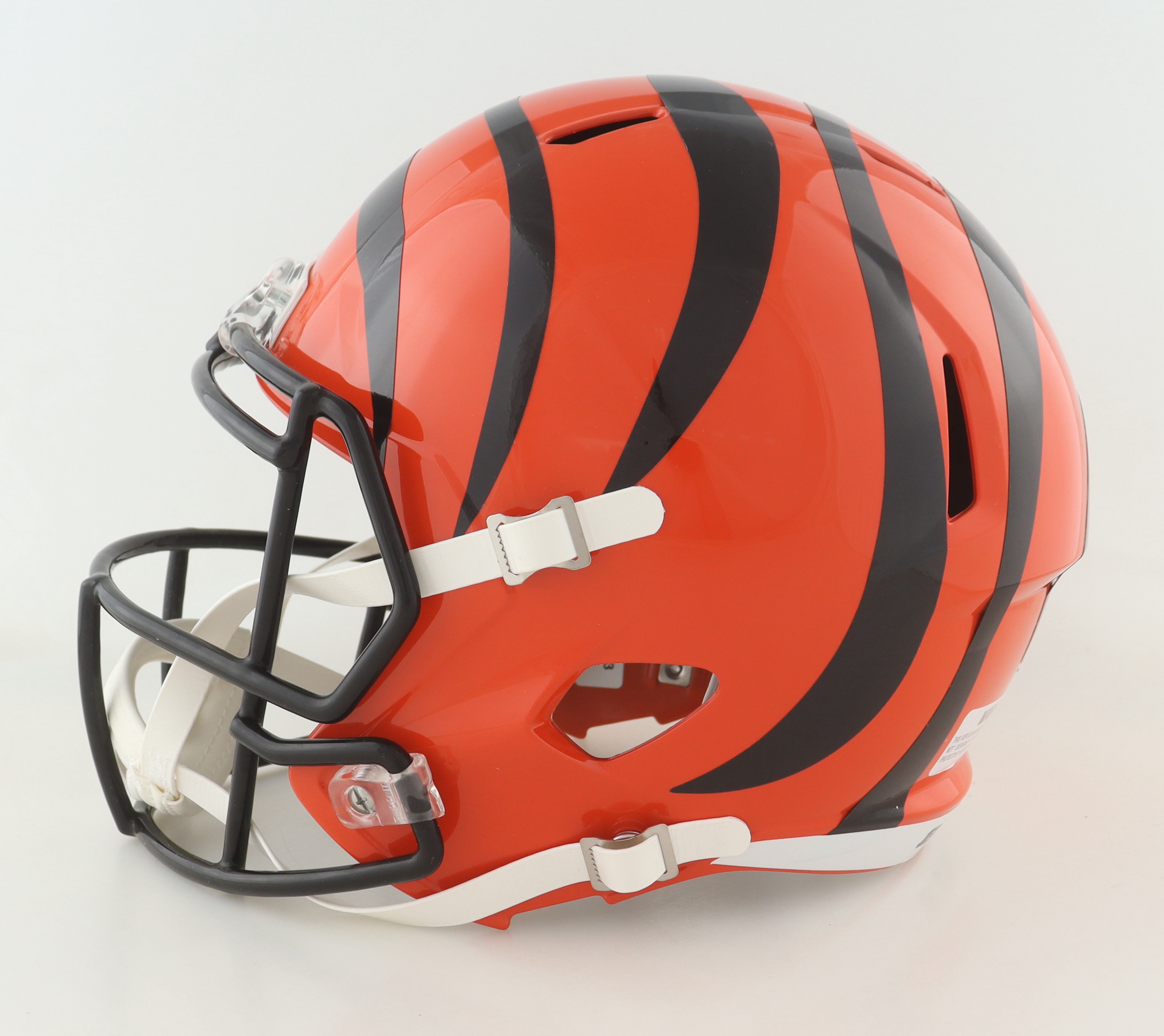 Joe Mixon Signed Bengals Full-Size Speed Helmet (JSA) at PristineAuction.com Joe Mixon Signed Bengals Full-Size Speed Helmet (JSA) at PristineAuction.com