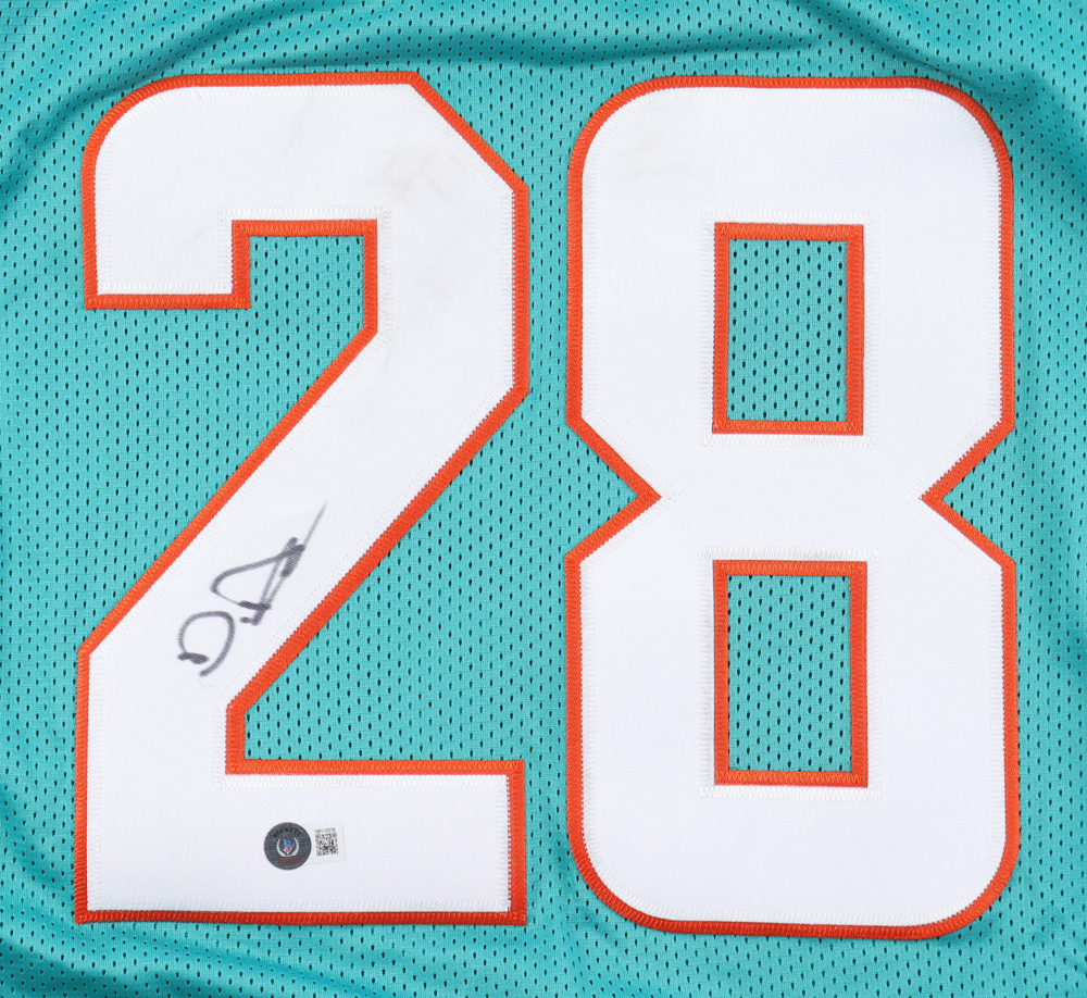 De'Von Achane Signed Jersey (Beckett) at PristineAuction.com De'Von Achane Signed Jersey (Beckett) at PristineAuction.com