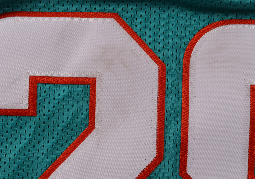 De'Von Achane Signed Jersey (Beckett) at PristineAuction.com De'Von Achane Signed Jersey (Beckett) at PristineAuction.com