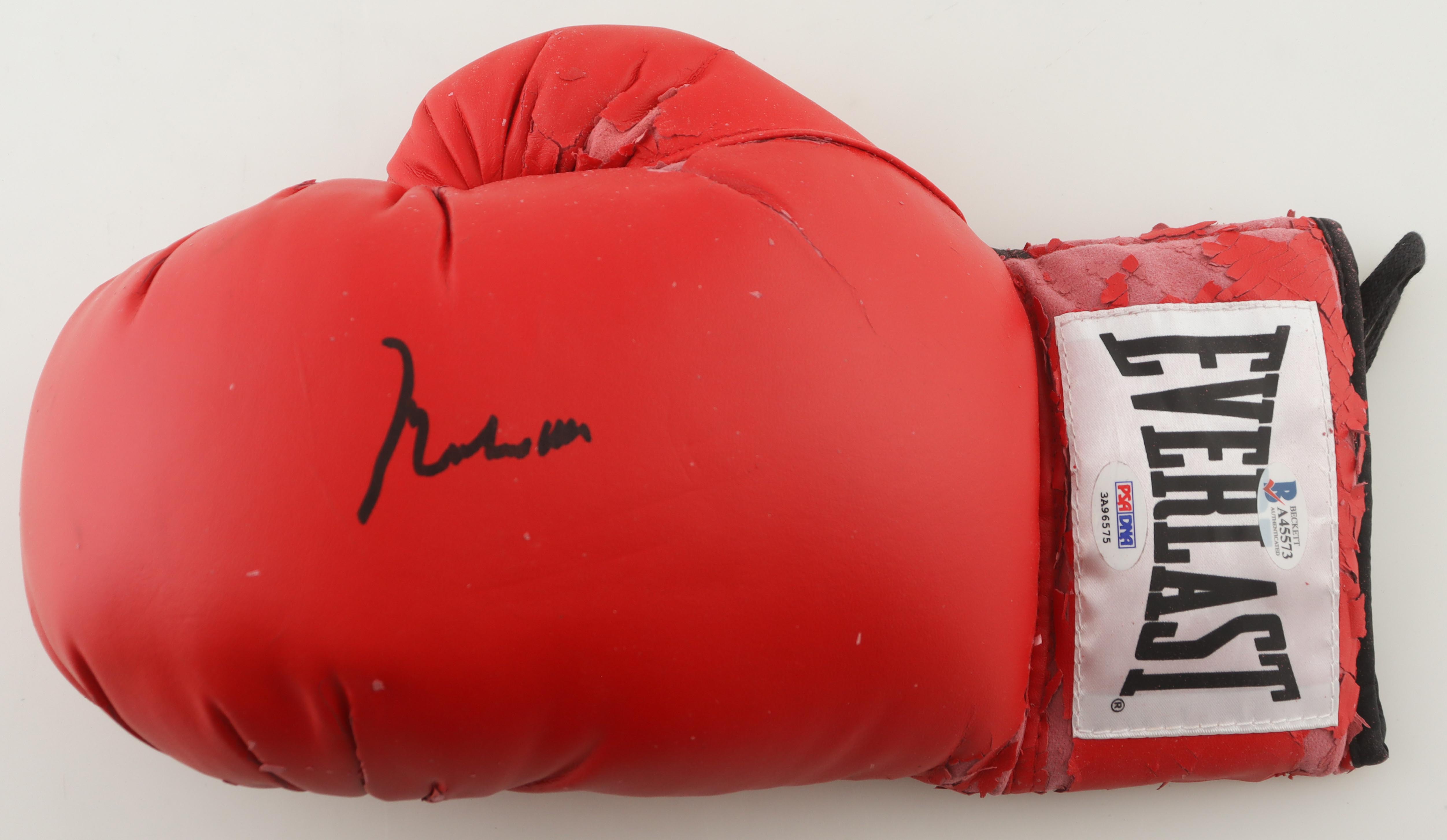 Muhammad Ali Signed Everlast Boxing Glove (Beckett) at PristineAuction.com Muhammad Ali Signed Everlast Boxing Glove (Beckett) at PristineAuction.com