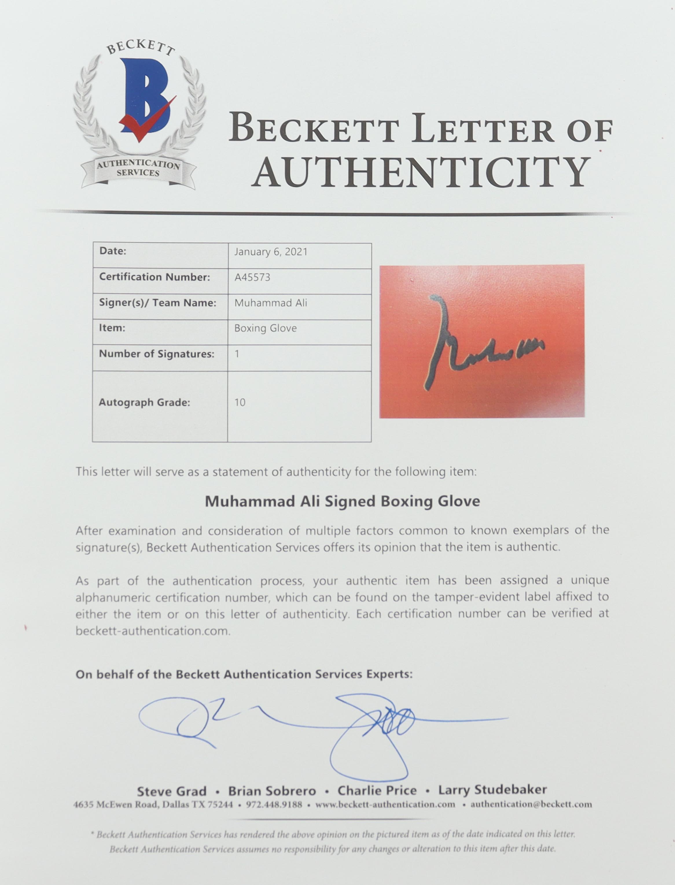 Muhammad Ali Signed Everlast Boxing Glove (Beckett) at PristineAuction.com Muhammad Ali Signed Everlast Boxing Glove (Beckett) at PristineAuction.com