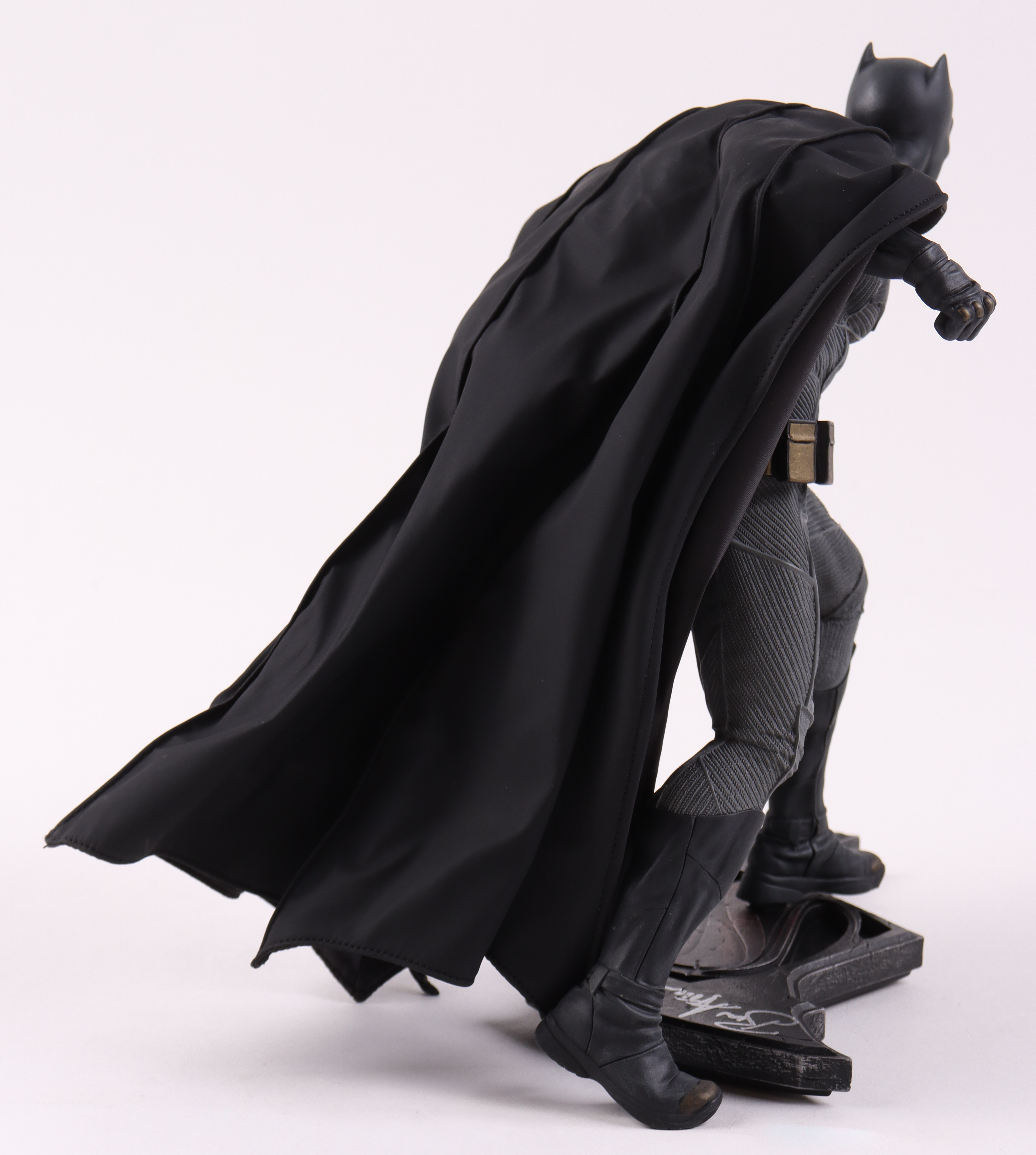 Ben Affleck Autographed Batman Suicide Squad DC 1:10 Art Scale Statue (Celebrity Authentics) at PristineAuction.com Ben Affleck Autographed Batman Suicide Squad DC 1:10 Art Scale Statue (Celebrity Authentics) at PristineAuction.com