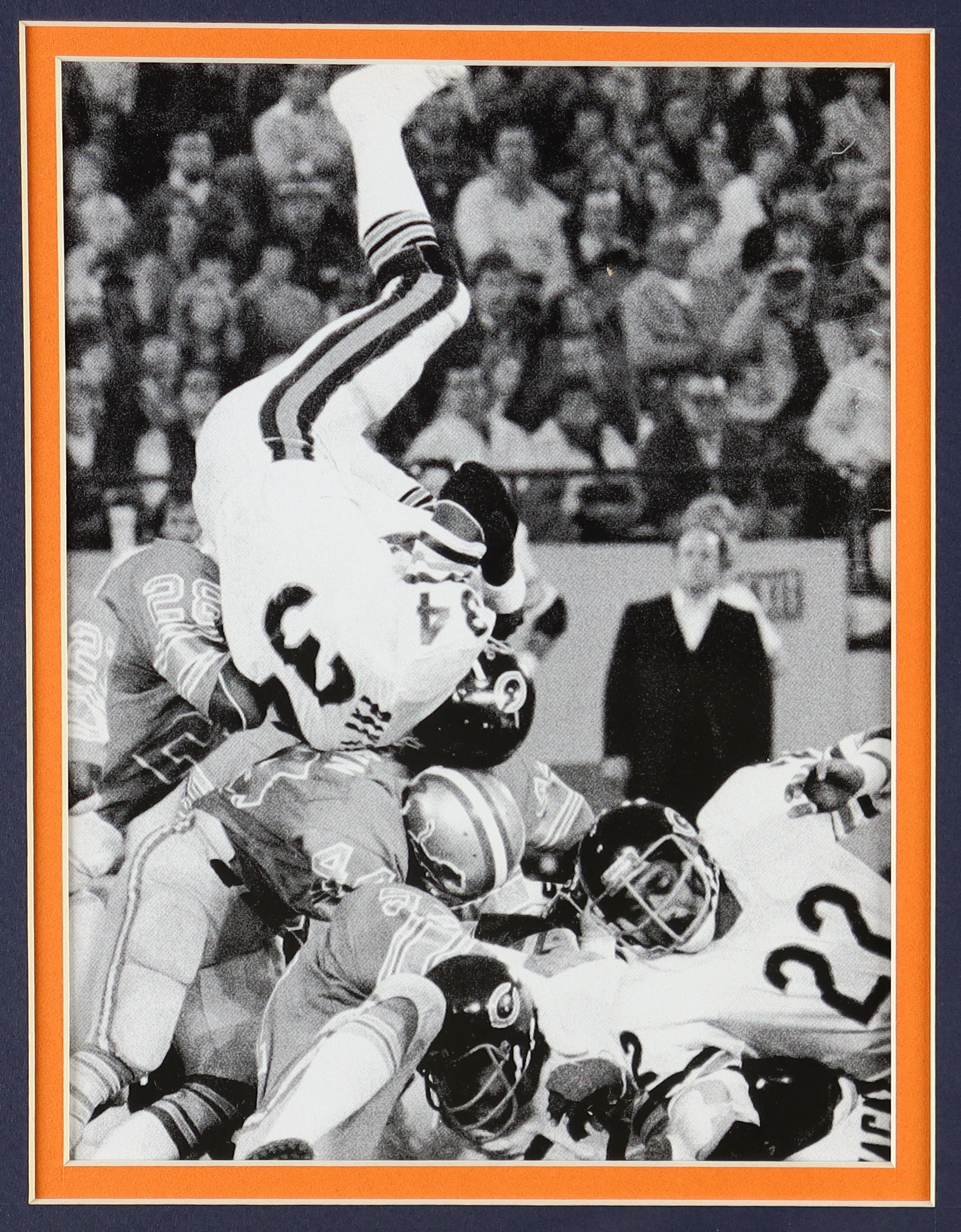 Walter Payton Signed Bears Custom Framed Cut Display with Jersey & Super Bowl XX Pin (PSA) at PristineAuction.com Walter Payton Signed Bears Custom Framed Cut Display with Jersey & Super Bowl XX Pin (PSA) at PristineAuction.com