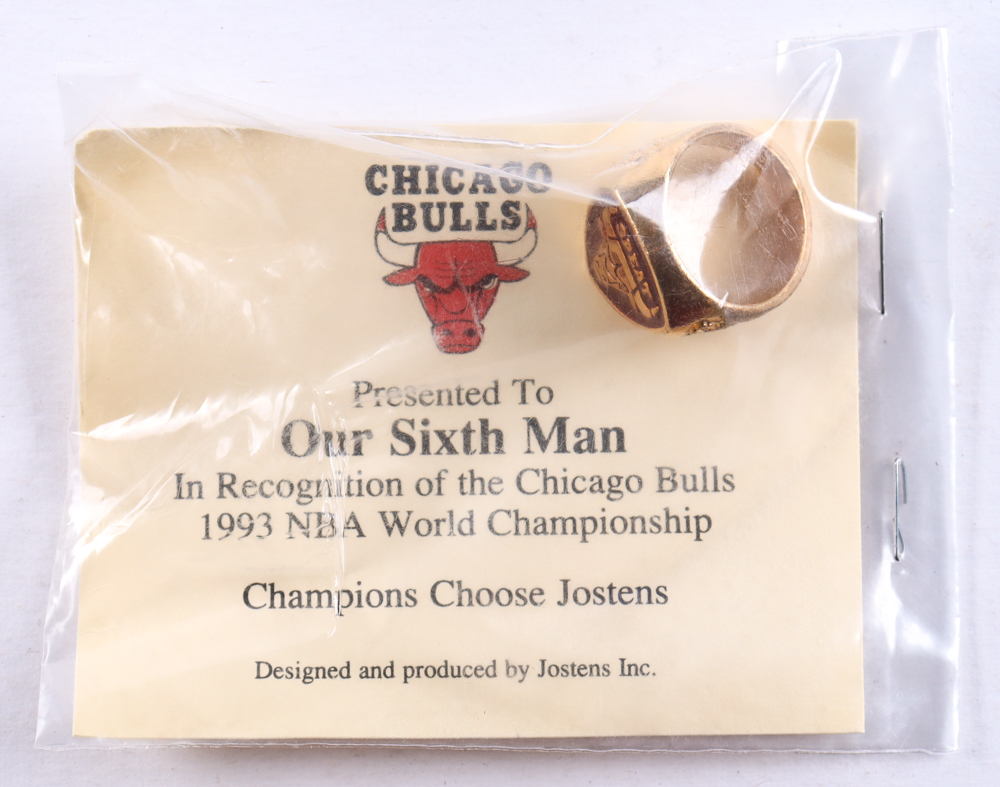 1993 Bulls "Sixth Man 3 Peat" NBA Replica World Championship Ring at PristineAuction.com 1993 Bulls "Sixth Man 3 Peat" NBA Replica World Championship Ring at PristineAuction.com