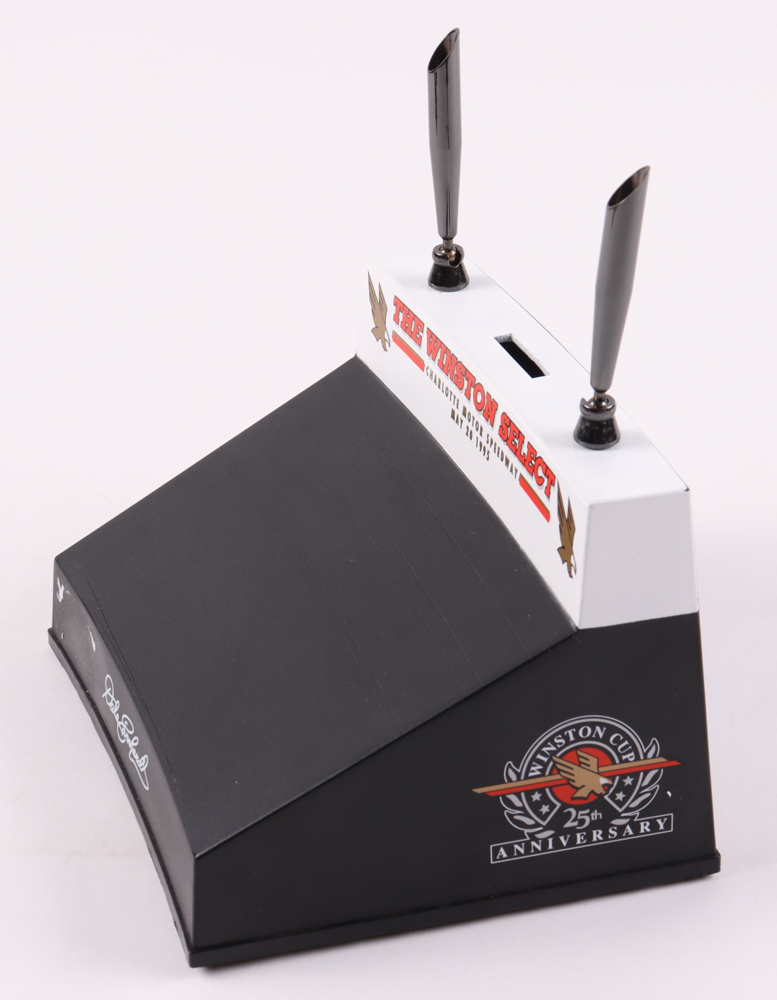 Dale Earnhardt Sr. 1995 Action 1:24 Scale #3 Goodwrench Silver 25th