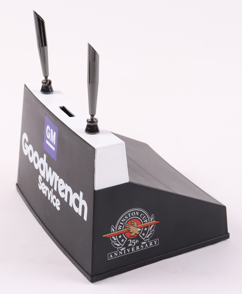 Dale Earnhardt Sr. 1995 Action 1:24 Scale #3 Goodwrench Silver 25th