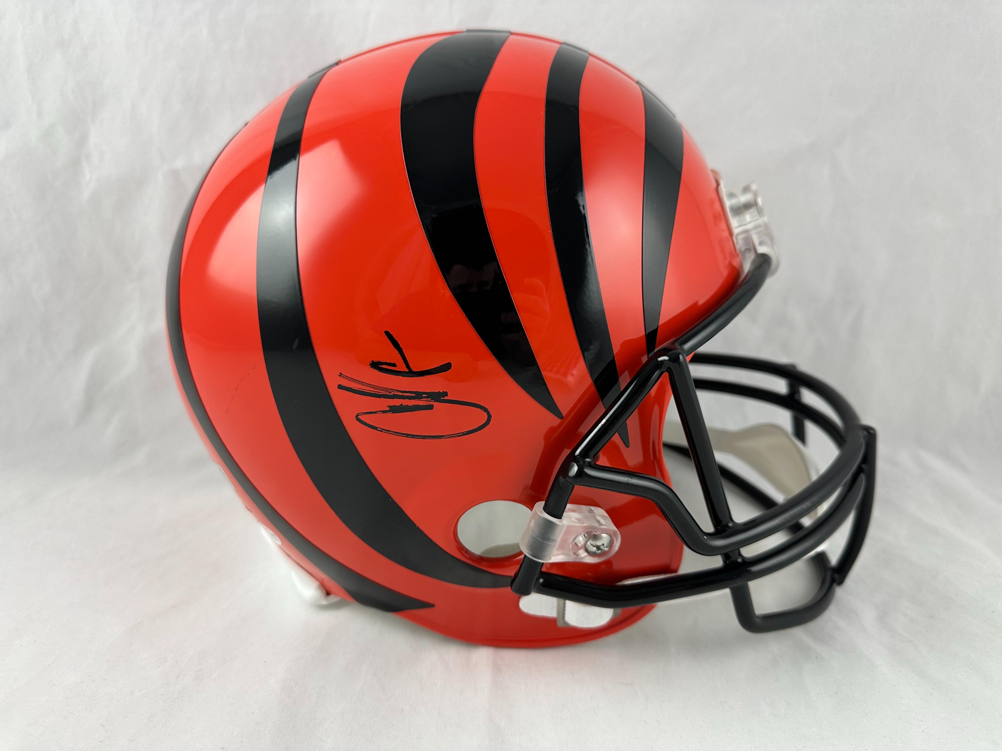 Chad Johnson Signed Bengals Full-Size Helmet (Beckett) at PristineAuction.com Chad Johnson Signed Bengals Full-Size Helmet (Beckett) at PristineAuction.com