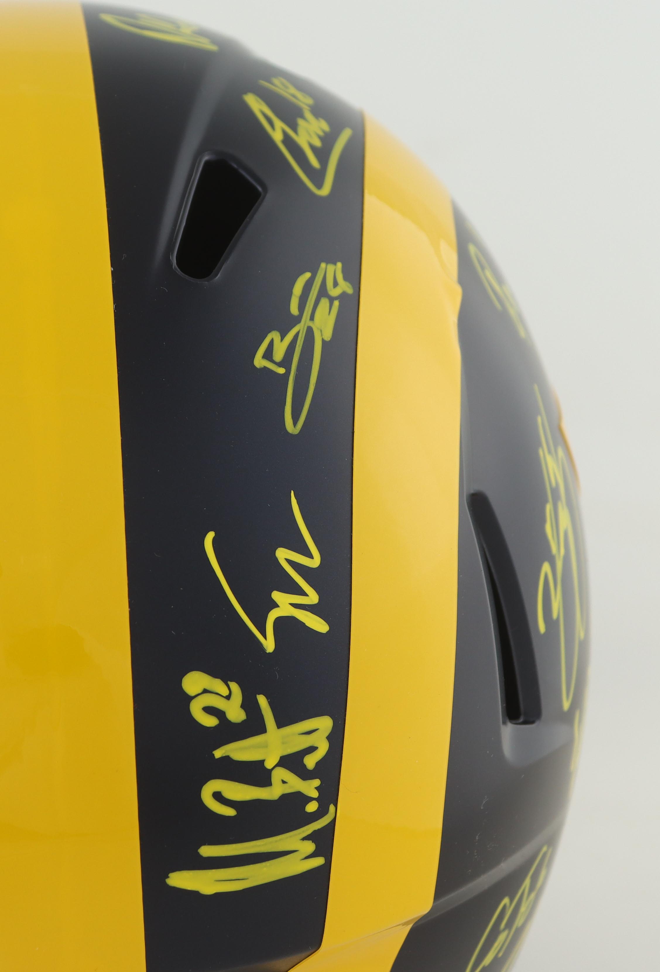 2023 Michigan Wolverines Full-Size Speed Helmet Team-Signed by (19) with J.J. McCarthy, Blake Corum, Roman Wilson, Colston Loveland (Beckett) at PristineAuction.com 2023 Michigan Wolverines Full-Size Speed Helmet Team-Signed by (19) with J.J. McCarthy, Blake Corum, Roman Wilson, Colston Loveland (Beckett) at PristineAuction.com