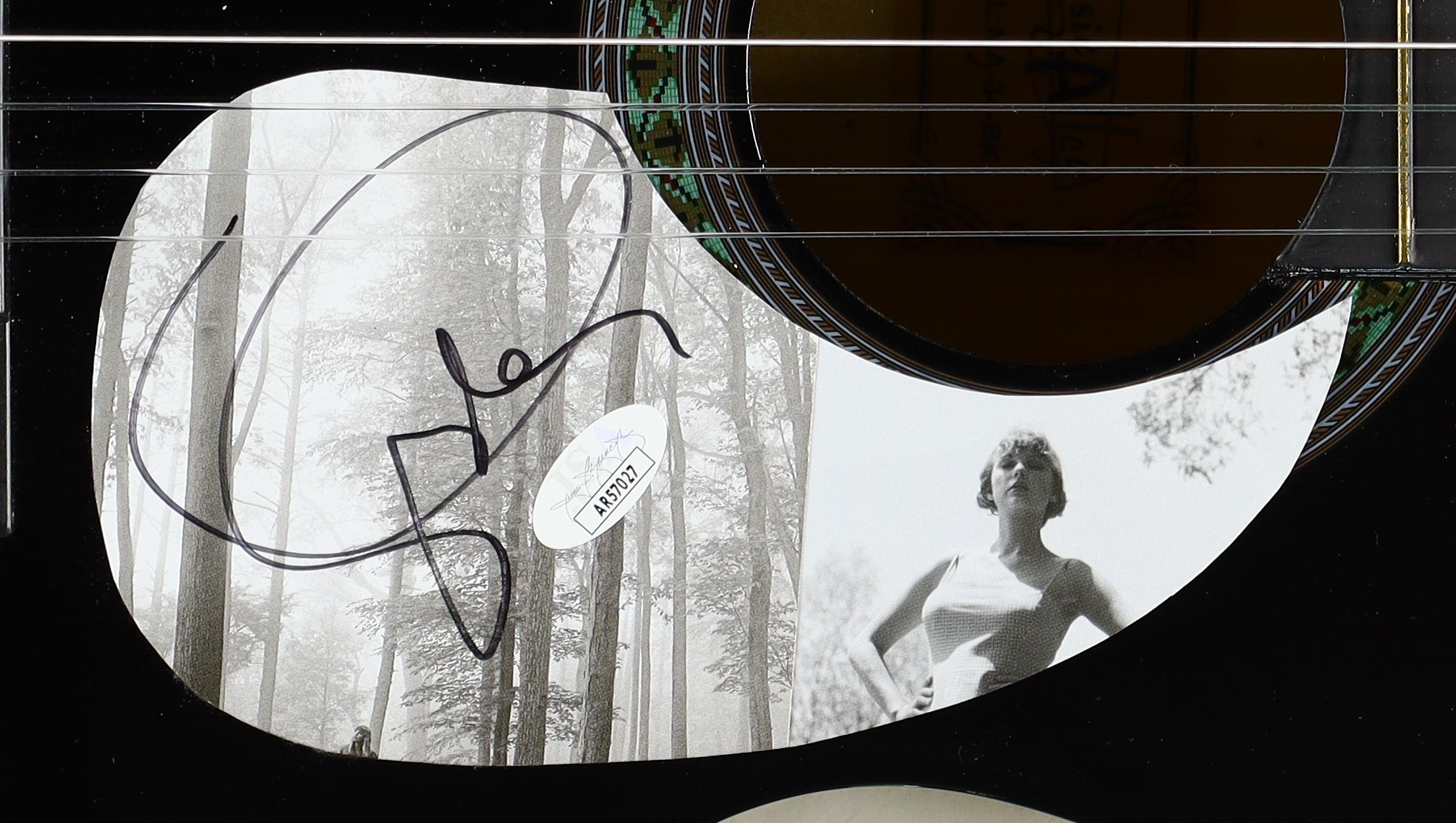 Taylor Swift Signed 34" Acoustic Guitar (JSA) at PristineAuction.com Taylor Swift Signed 34" Acoustic Guitar (JSA) at PristineAuction.com