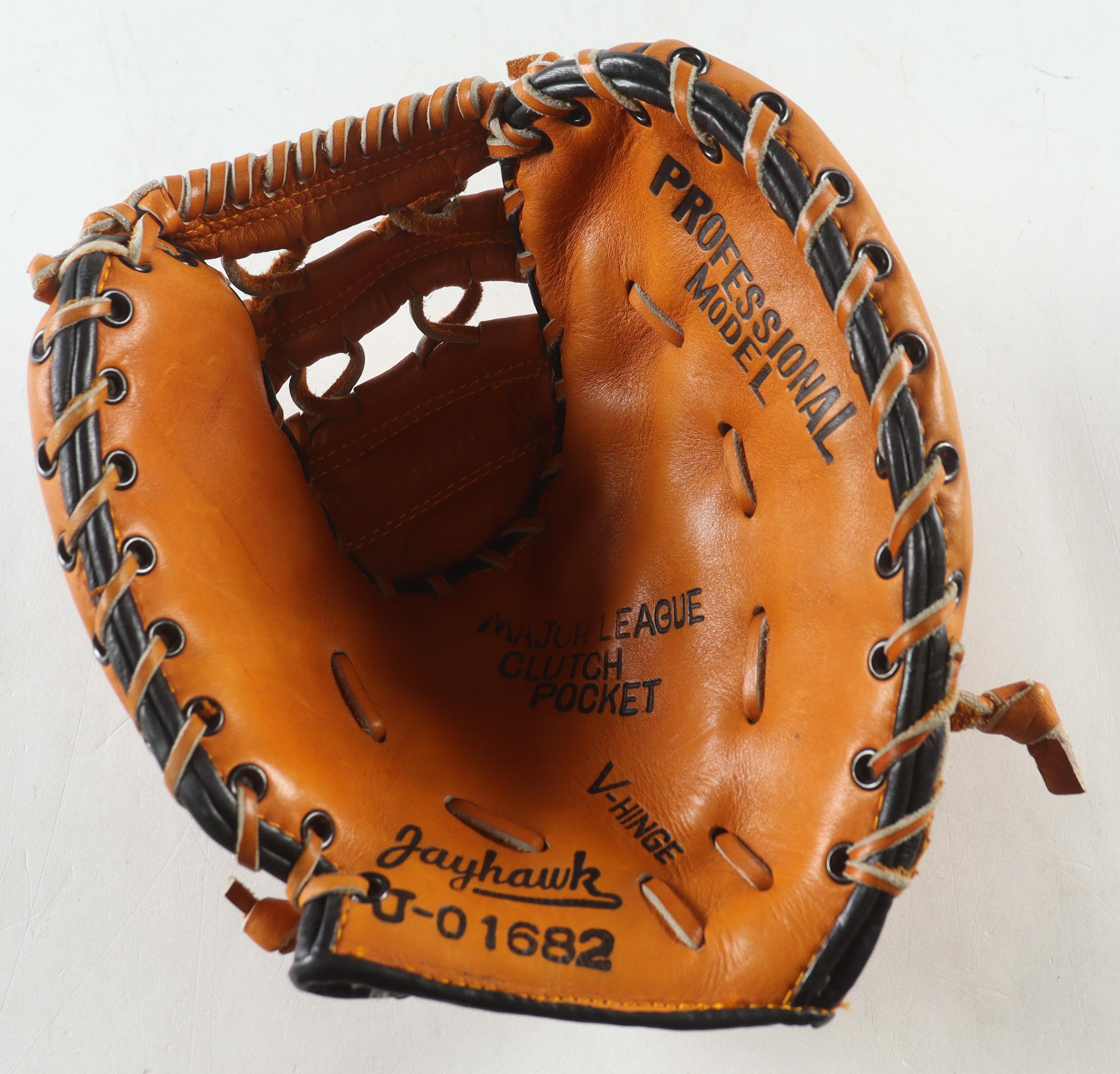 1960 Jaymar MLB Clutch Pocket V-Hinge U01682 Unused First Baseman Glove at PristineAuction.com 1960 Jaymar MLB Clutch Pocket V-Hinge U01682 Unused First Baseman Glove at PristineAuction.com