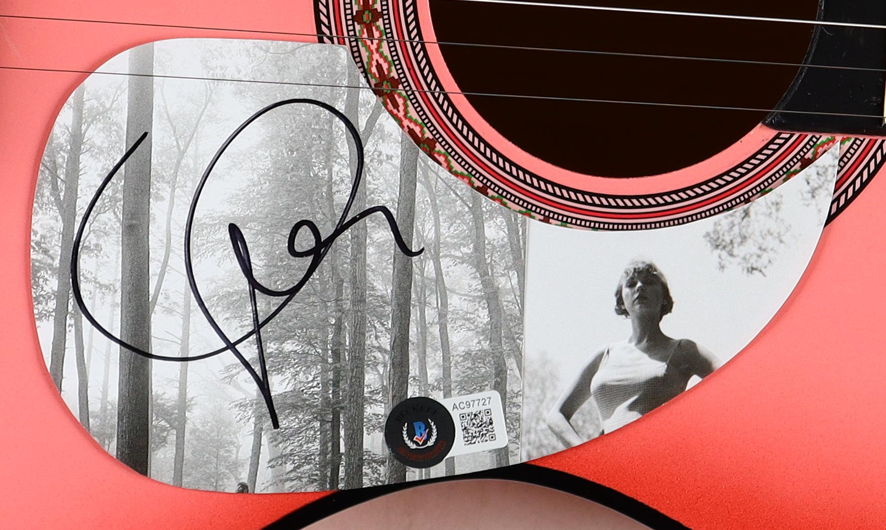 Taylor Swift Signed 38" Acoustic Guitar (Beckett) at PristineAuction.com Taylor Swift Signed 38" Acoustic Guitar (Beckett) at PristineAuction.com
