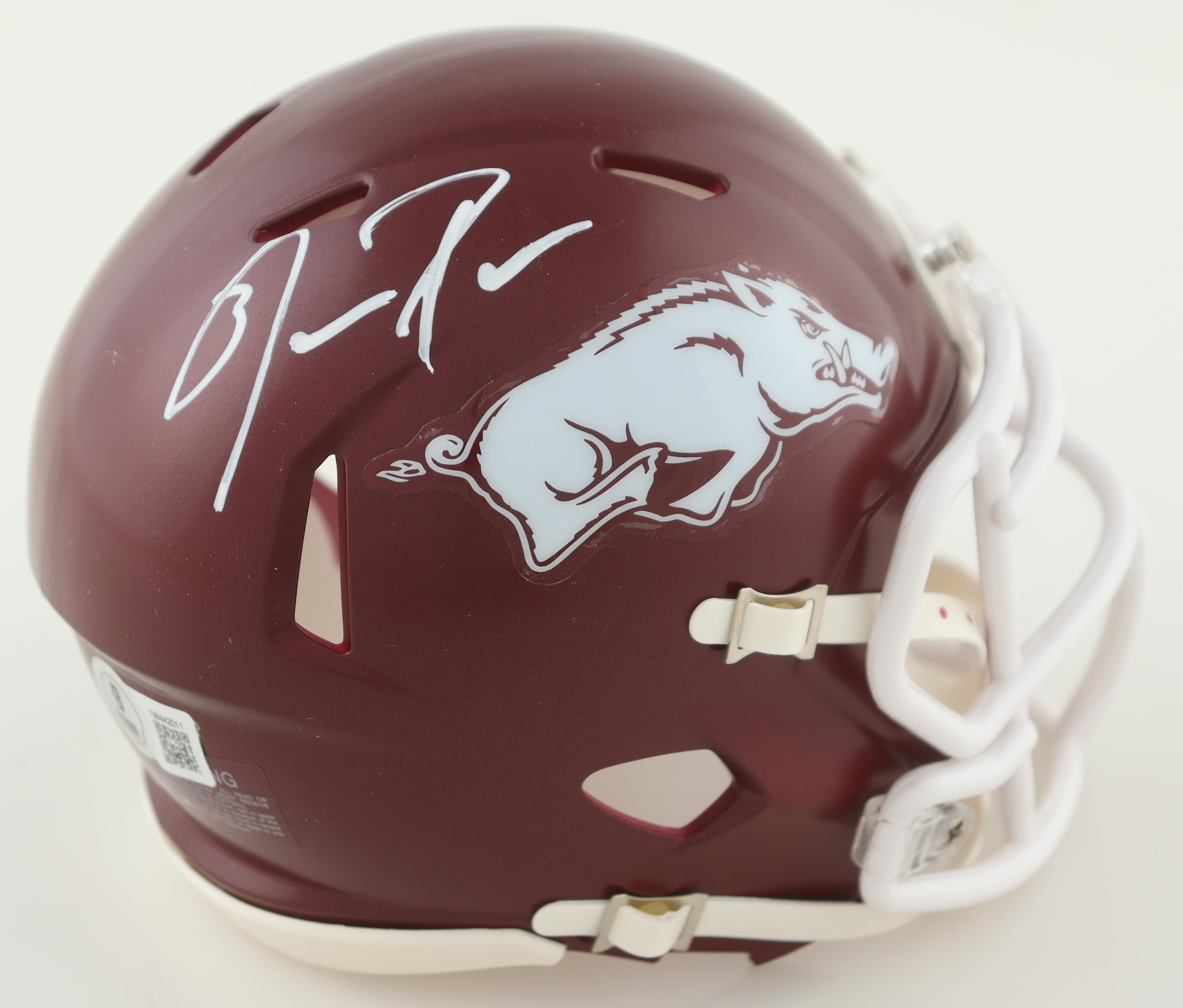 Jason Peters Signed Arkansas Razorbacks Speed Mini Helmet (Beckett) at PristineAuction.com Jason Peters Signed Arkansas Razorbacks Speed Mini Helmet (Beckett) at PristineAuction.com
