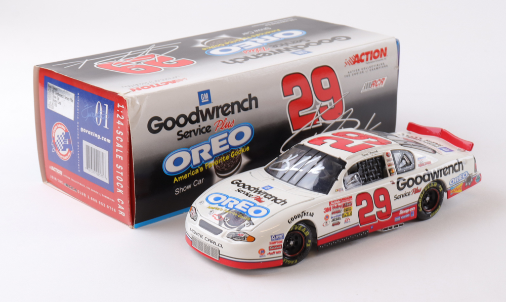 Kevin Harvick Signed LE #29 GM Goodwrench Service OREO Show Car 2001 Monte Carlo 1:24 Die-Cast Car (PA) at PristineAuction.com Kevin Harvick Signed LE #29 GM Goodwrench Service OREO Show Car 2001 Monte Carlo 1:24 Die-Cast Car (PA) at PristineAuction.com