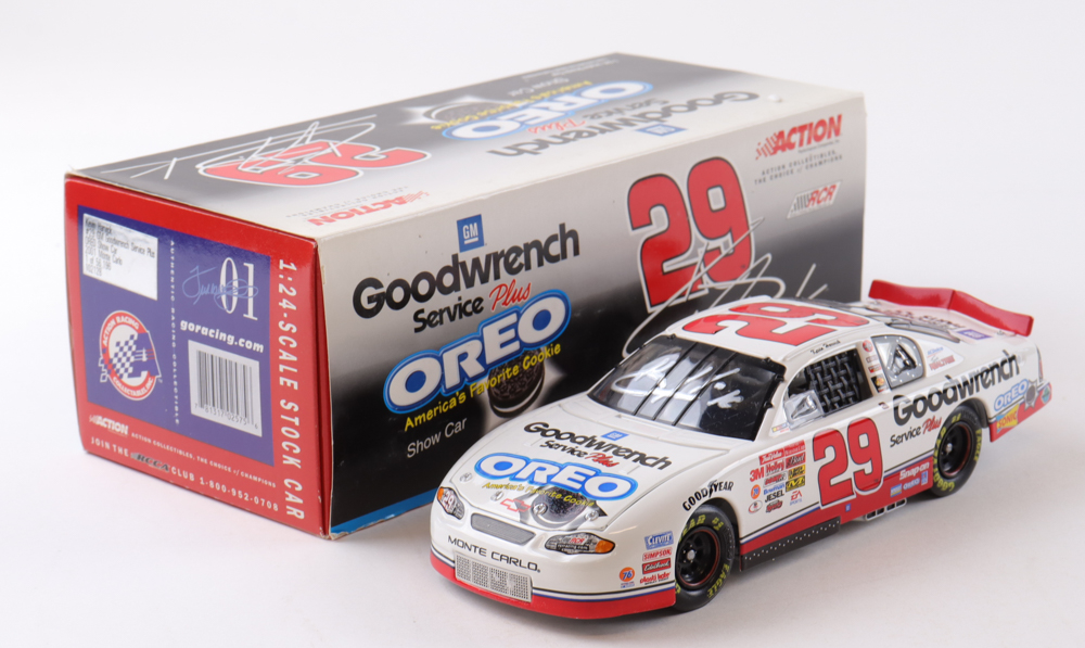 Kevin Harvick Signed LE #29 GM Goodwrench Service OREO Show Car 2001 Monte Carlo 1:24 Die-Cast Car (PA) at PristineAuction.com Kevin Harvick Signed LE #29 GM Goodwrench Service OREO Show Car 2001 Monte Carlo 1:24 Die-Cast Car (PA) at PristineAuction.com