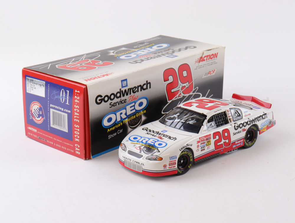 Kevin Harvick Signed LE #29 GM Goodwrench Service OREO Show Car 2001 Monte Carlo 1:24 Die-Cast Car (PA) at PristineAuction.com Kevin Harvick Signed LE #29 GM Goodwrench Service OREO Show Car 2001 Monte Carlo 1:24 Die-Cast Car (PA) at PristineAuction.com