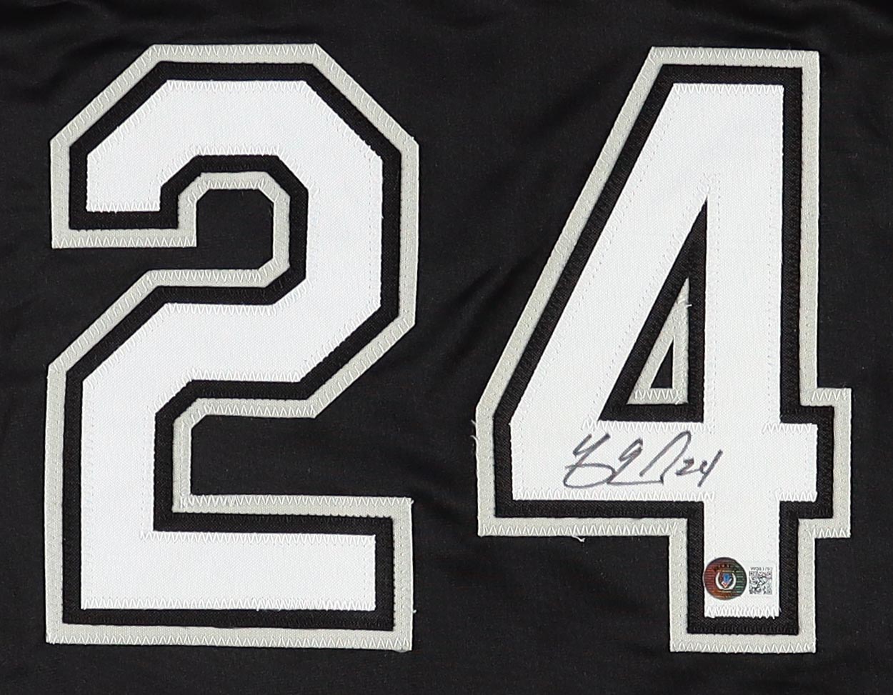 Yasmani Grandal Signed Jersey (Beckett) at PristineAuction.com Yasmani Grandal Signed Jersey (Beckett) at PristineAuction.com