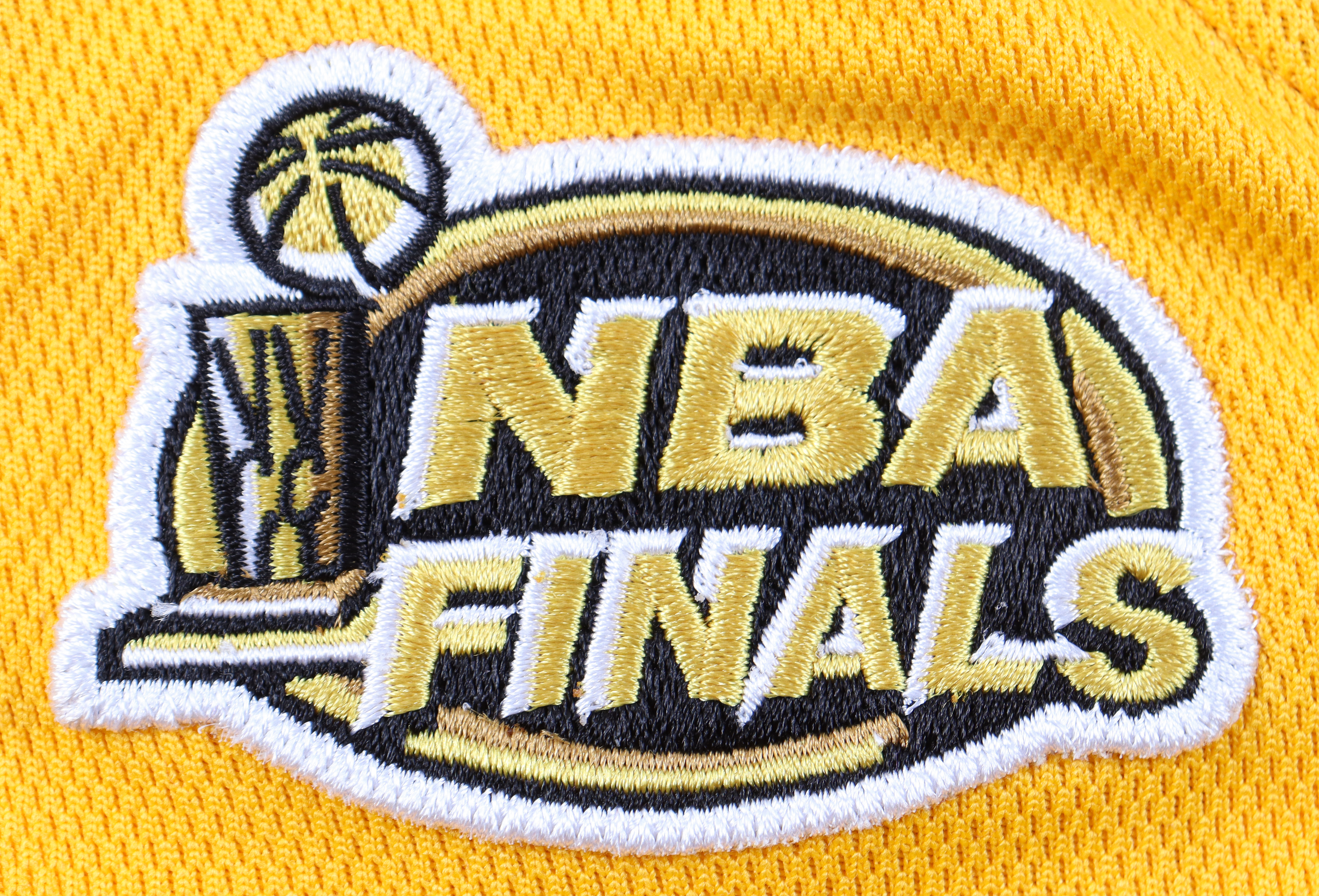 Kobe Bryant Signed LE 1999-00 Lakers Mitchell & Ness Jersey with NBA Finals Patch #4/8 (PSA & Beckett) at PristineAuction.com Kobe Bryant Signed LE 1999-00 Lakers Mitchell & Ness Jersey with NBA Finals Patch #4/8 (PSA & Beckett) at PristineAuction.com