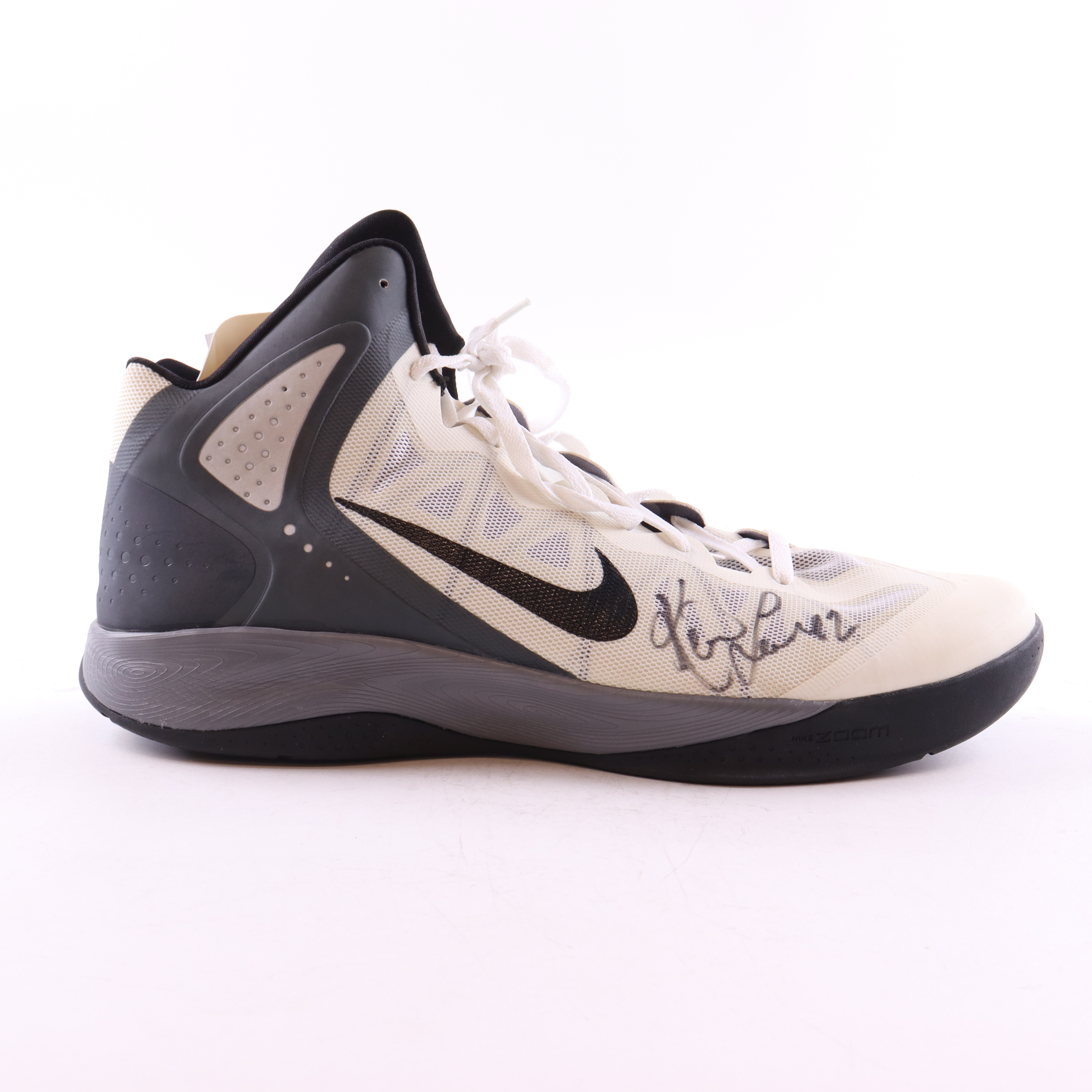 Kevin Love Signed Pair Of Nike Basketball Shoes (JSA) at PristineAuction.com Kevin Love Signed Pair Of Nike Basketball Shoes (JSA) at PristineAuction.com