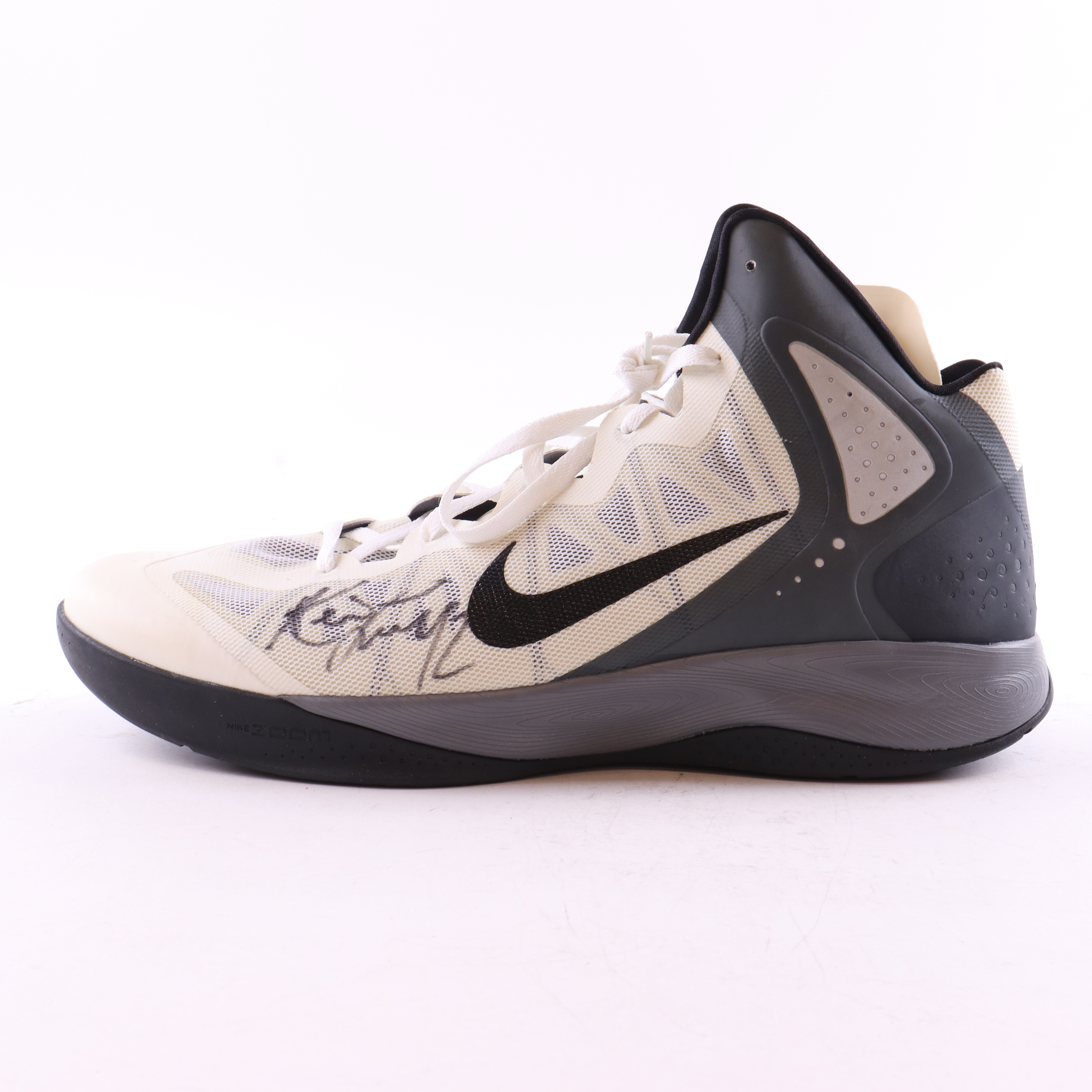 Kevin Love Signed Pair Of Nike Basketball Shoes (JSA) at PristineAuction.com Kevin Love Signed Pair Of Nike Basketball Shoes (JSA) at PristineAuction.com