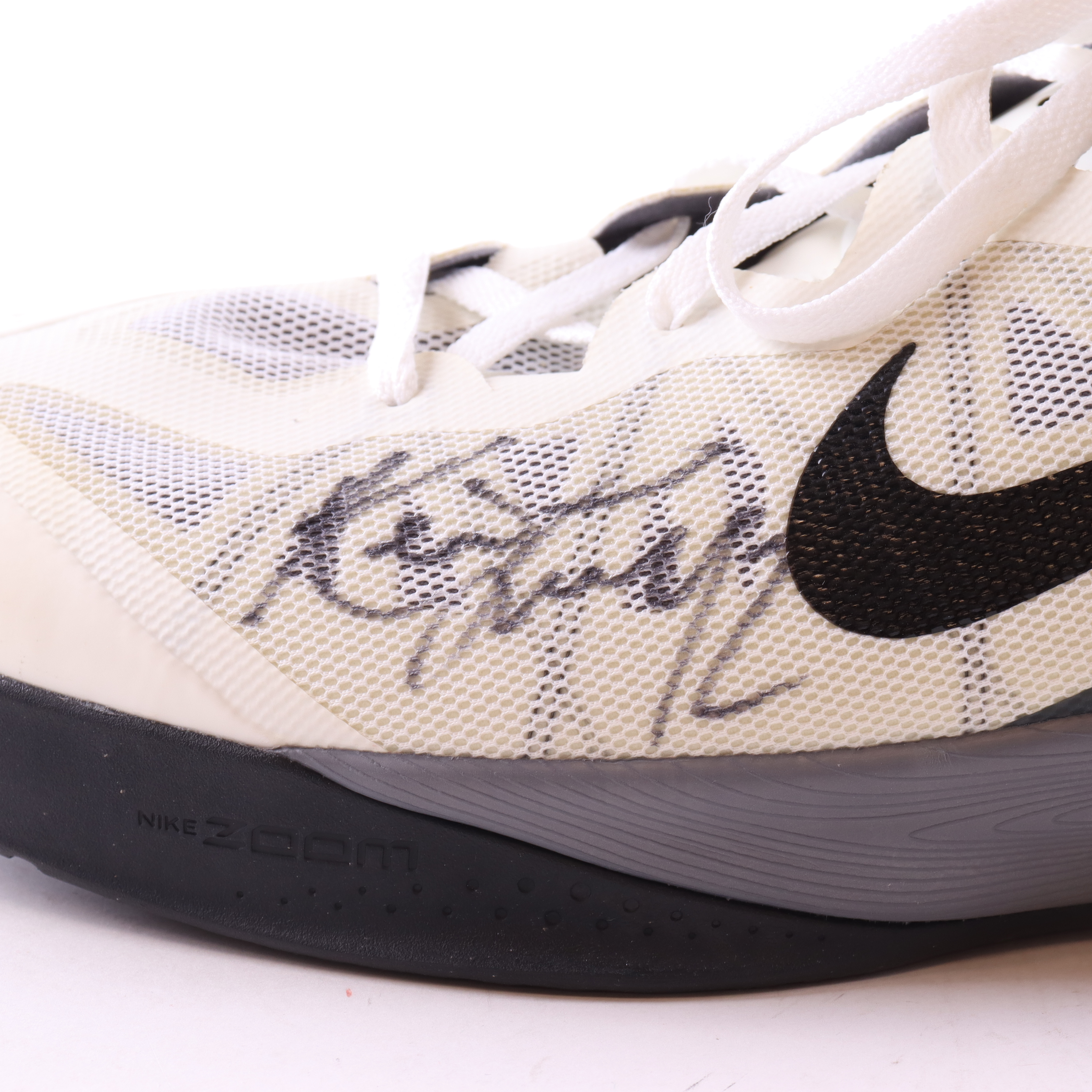 Kevin Love Signed Pair Of Nike Basketball Shoes (JSA) at PristineAuction.com Kevin Love Signed Pair Of Nike Basketball Shoes (JSA) at PristineAuction.com