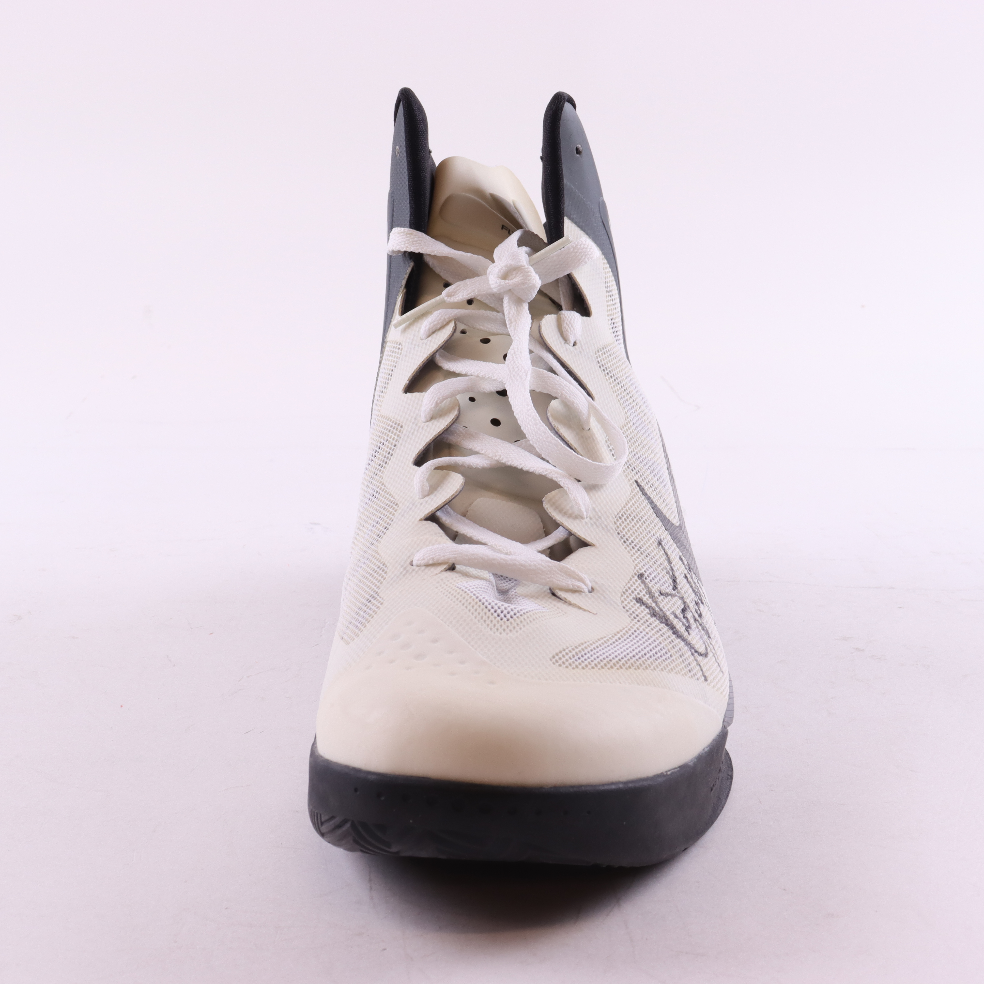 Kevin Love Signed Pair Of Nike Basketball Shoes (JSA) at PristineAuction.com Kevin Love Signed Pair Of Nike Basketball Shoes (JSA) at PristineAuction.com