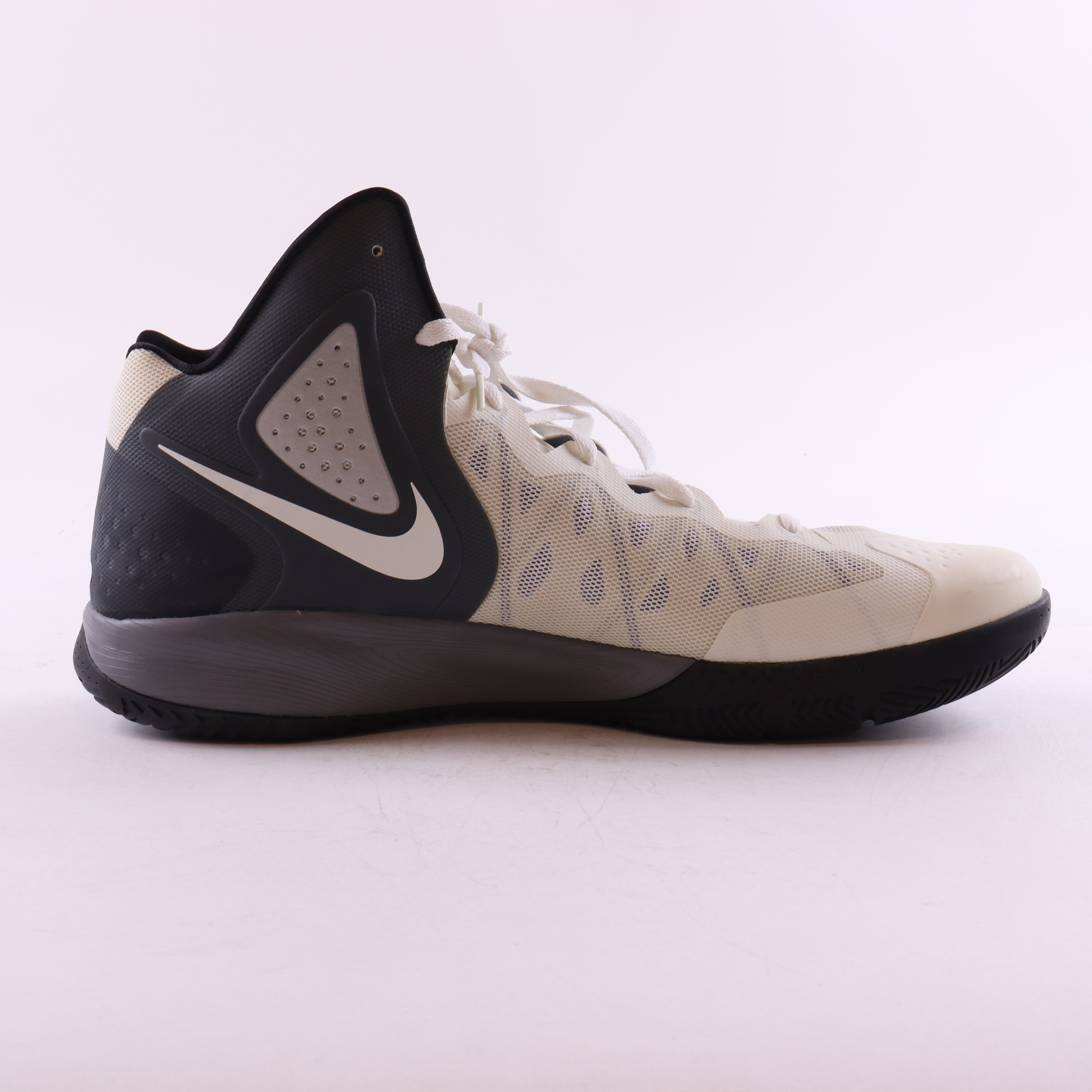 Kevin Love Signed Pair Of Nike Basketball Shoes (JSA) at PristineAuction.com Kevin Love Signed Pair Of Nike Basketball Shoes (JSA) at PristineAuction.com