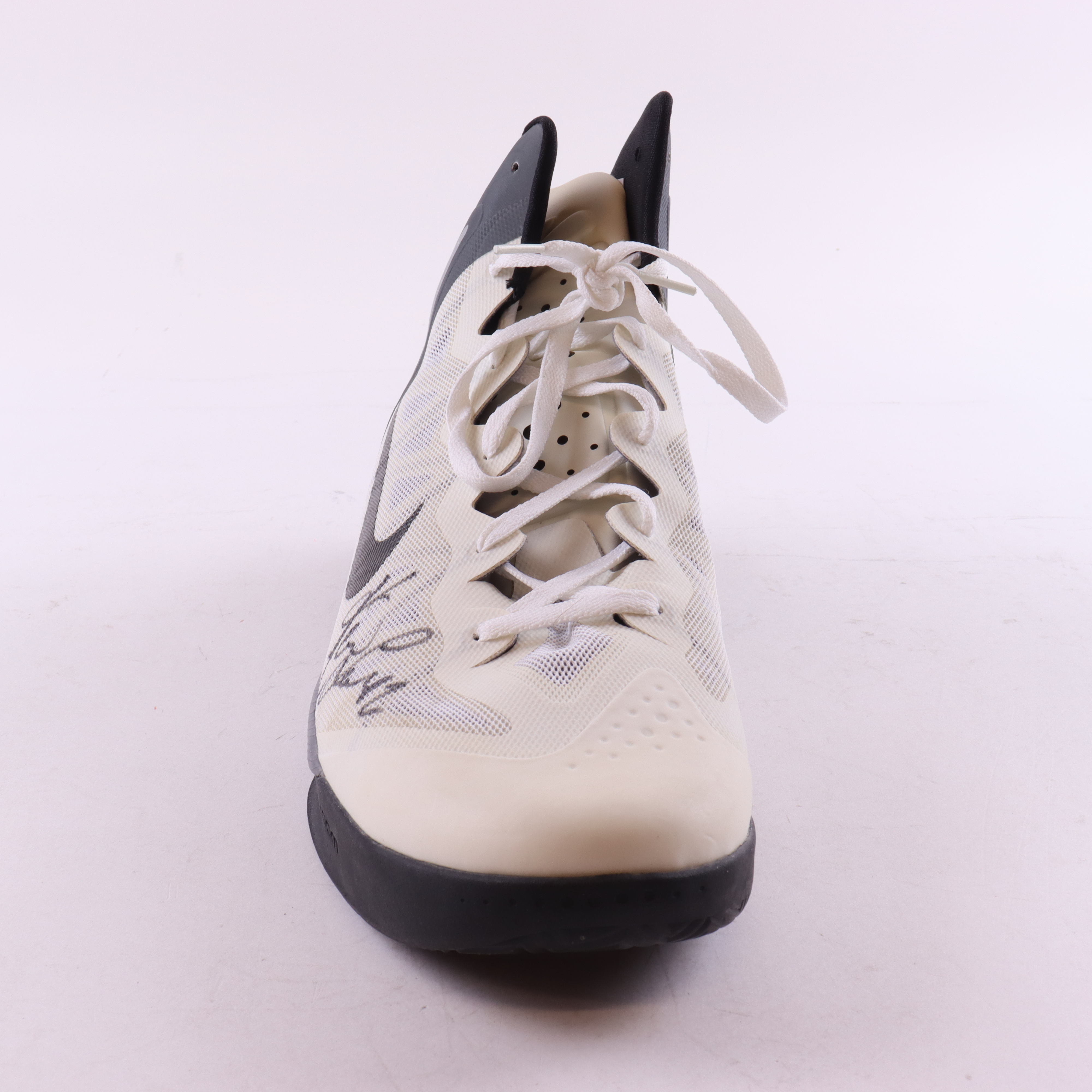 Kevin Love Signed Pair Of Nike Basketball Shoes (JSA) at PristineAuction.com Kevin Love Signed Pair Of Nike Basketball Shoes (JSA) at PristineAuction.com