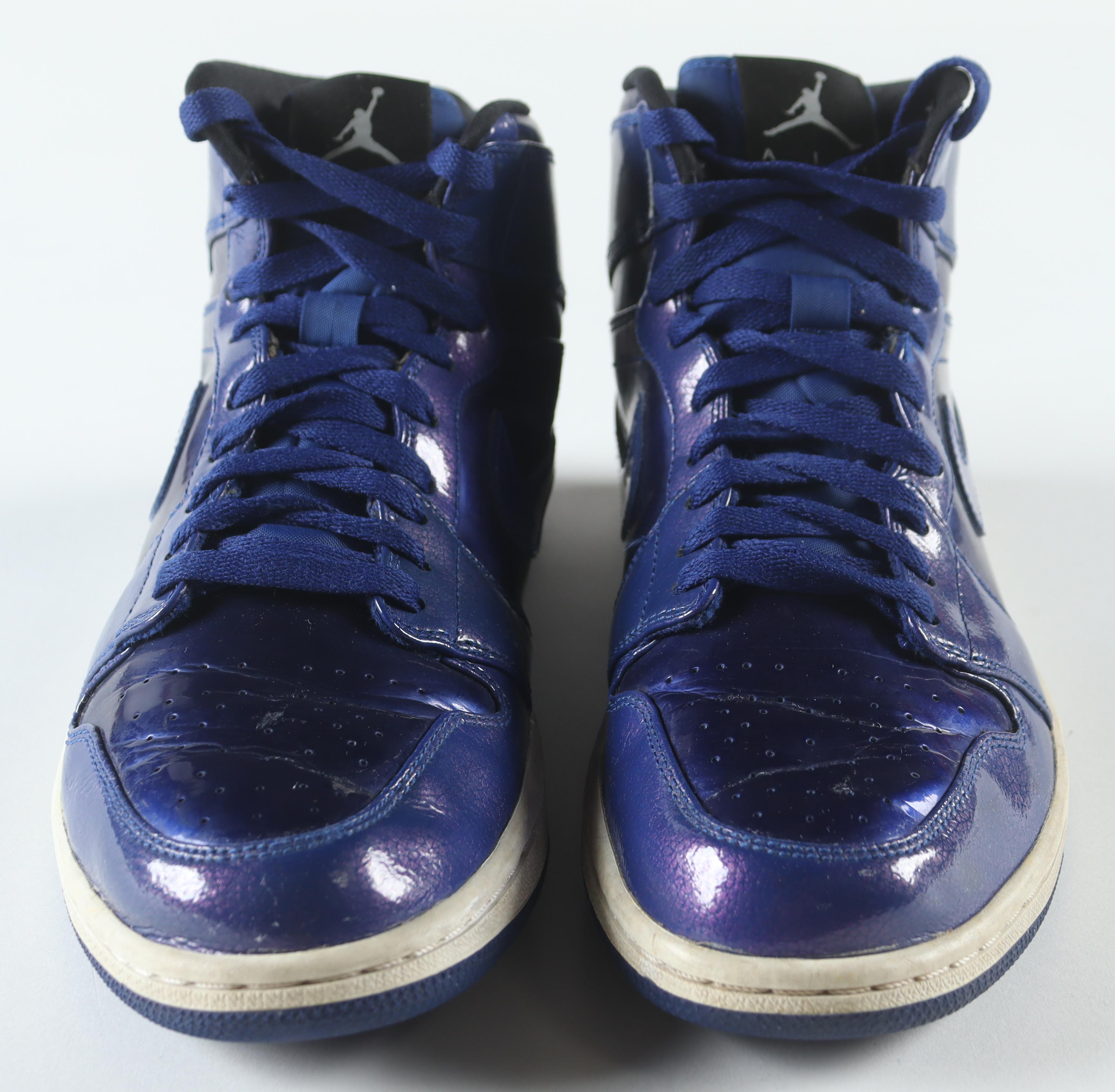 Magic Johnson Signed Pair of Nike Air Jordan Basketball Shoes (Beckett) at PristineAuction.com Magic Johnson Signed Pair of Nike Air Jordan Basketball Shoes (Beckett) at PristineAuction.com