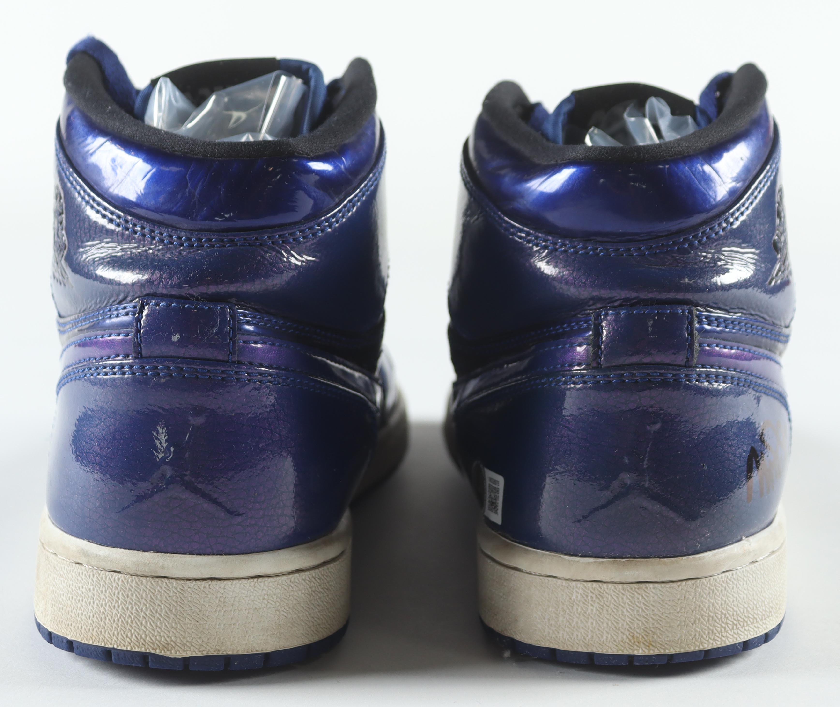 Magic Johnson Signed Pair of Nike Air Jordan Basketball Shoes (Beckett) at PristineAuction.com Magic Johnson Signed Pair of Nike Air Jordan Basketball Shoes (Beckett) at PristineAuction.com