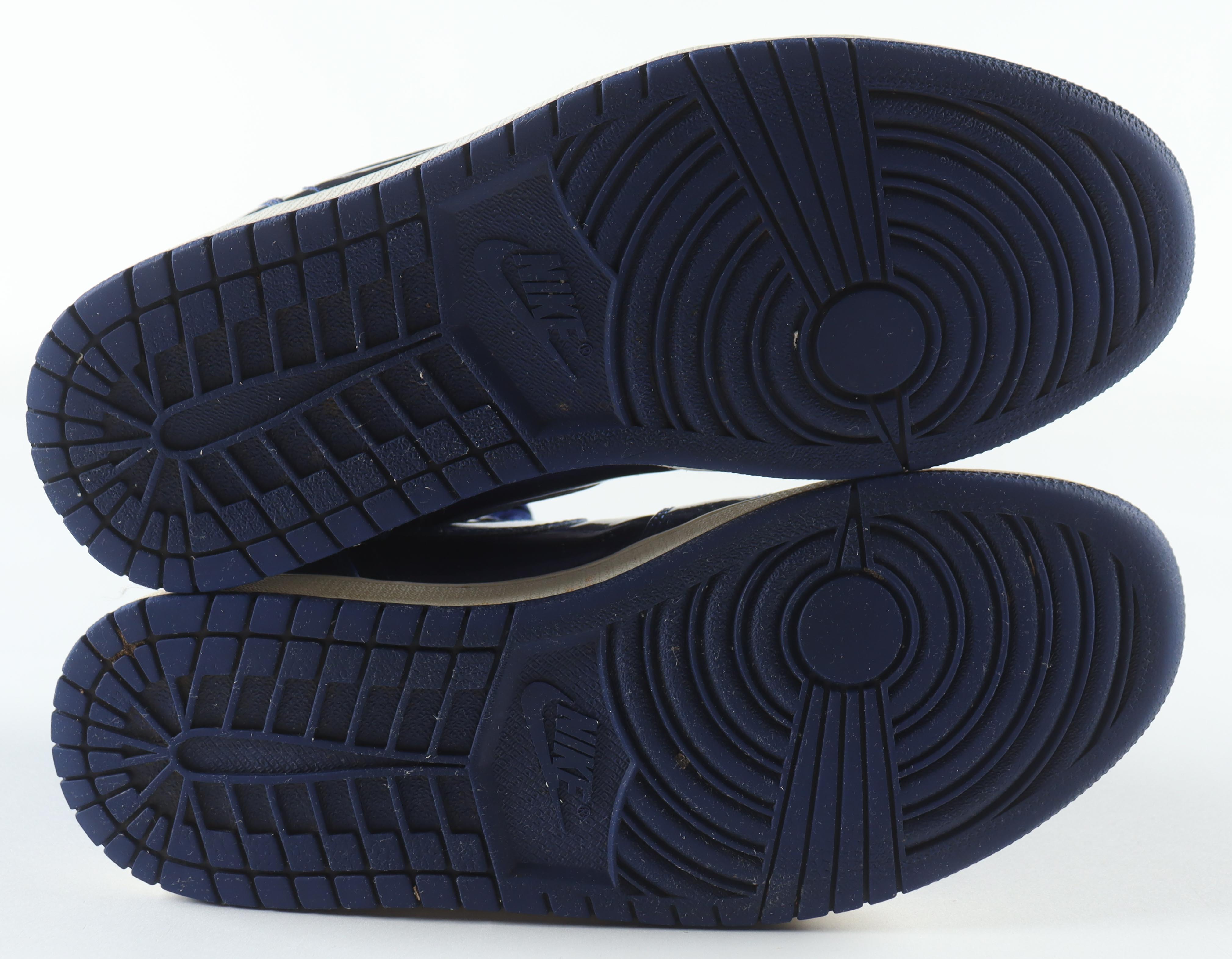 Magic Johnson Signed Pair of Nike Air Jordan Basketball Shoes (Beckett) at PristineAuction.com Magic Johnson Signed Pair of Nike Air Jordan Basketball Shoes (Beckett) at PristineAuction.com