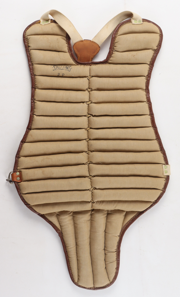 1940 Spalding Catchers Chest Protector at PristineAuction.com 1940 Spalding Catchers Chest Protector at PristineAuction.com