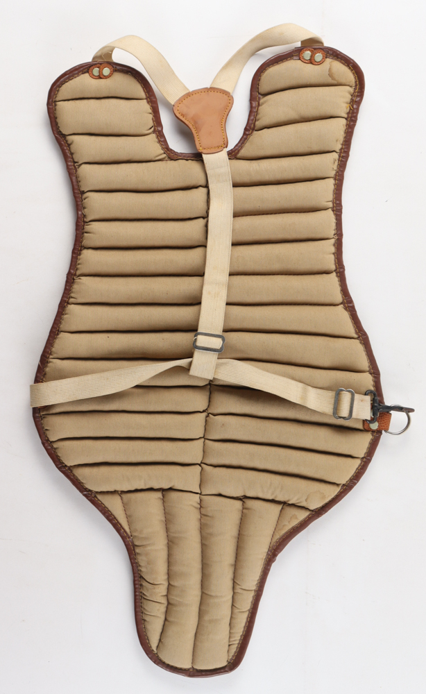 1940 Spalding Catchers Chest Protector at PristineAuction.com 1940 Spalding Catchers Chest Protector at PristineAuction.com