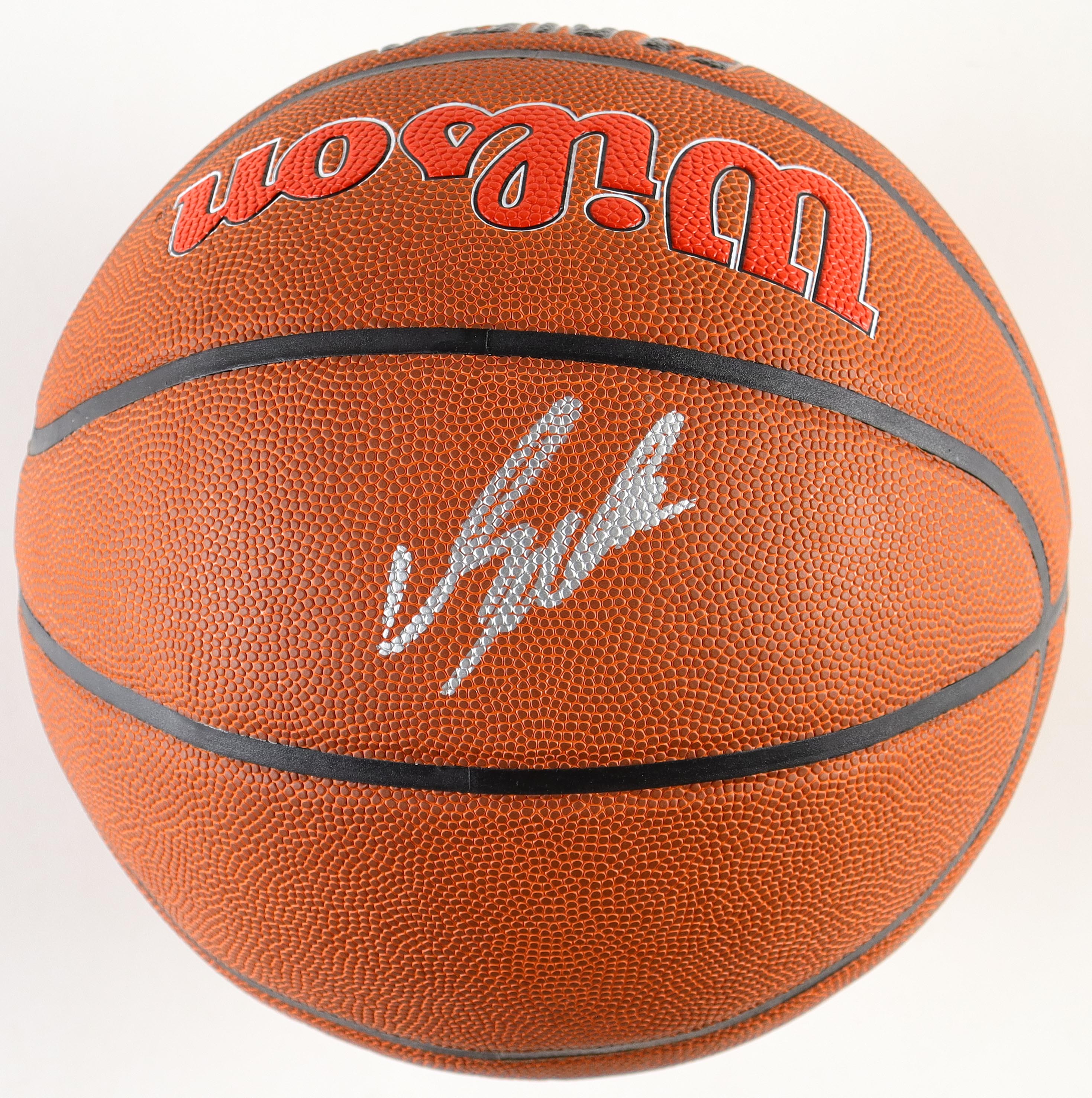 Dominique Wilkins Signed Hawks Logo Basketball (Beckett) at PristineAuction.com Dominique Wilkins Signed Hawks Logo Basketball (Beckett) at PristineAuction.com