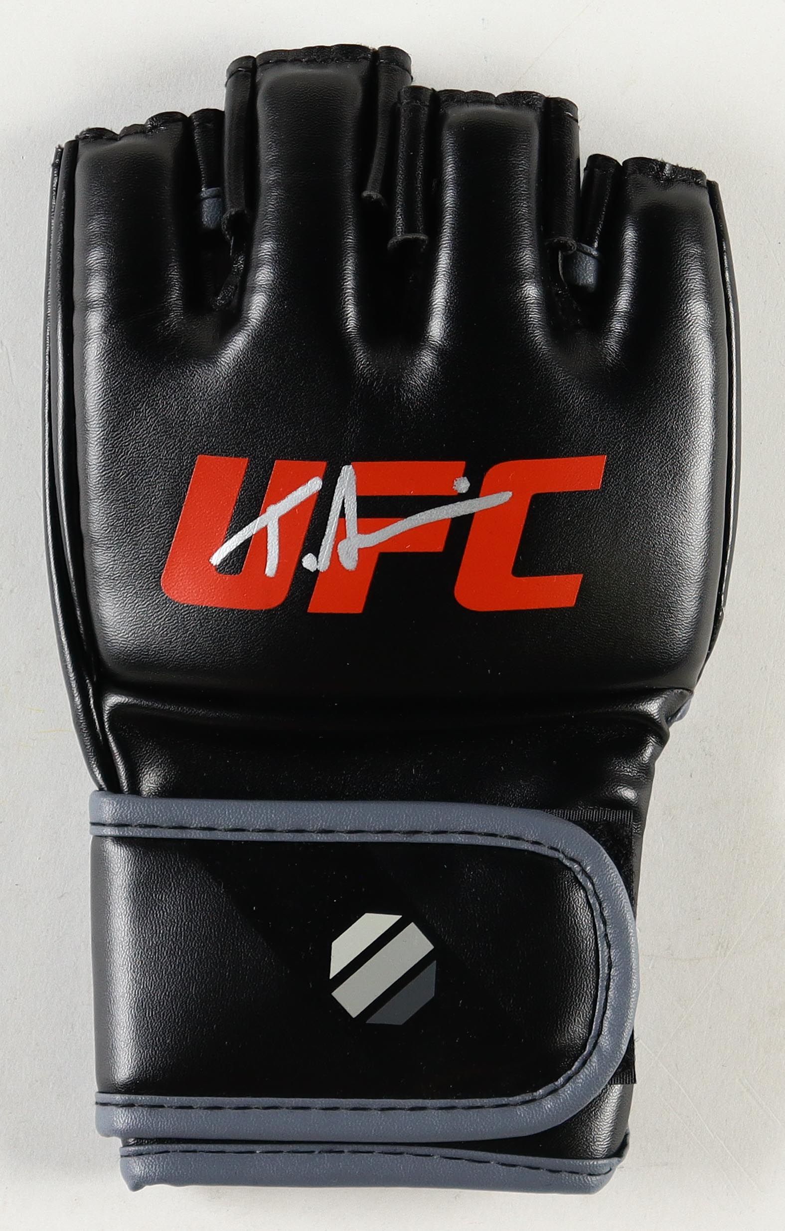 Tom Aspinall Signed UFC Glove (Beckett) at PristineAuction.com Tom Aspinall Signed UFC Glove (Beckett) at PristineAuction.com