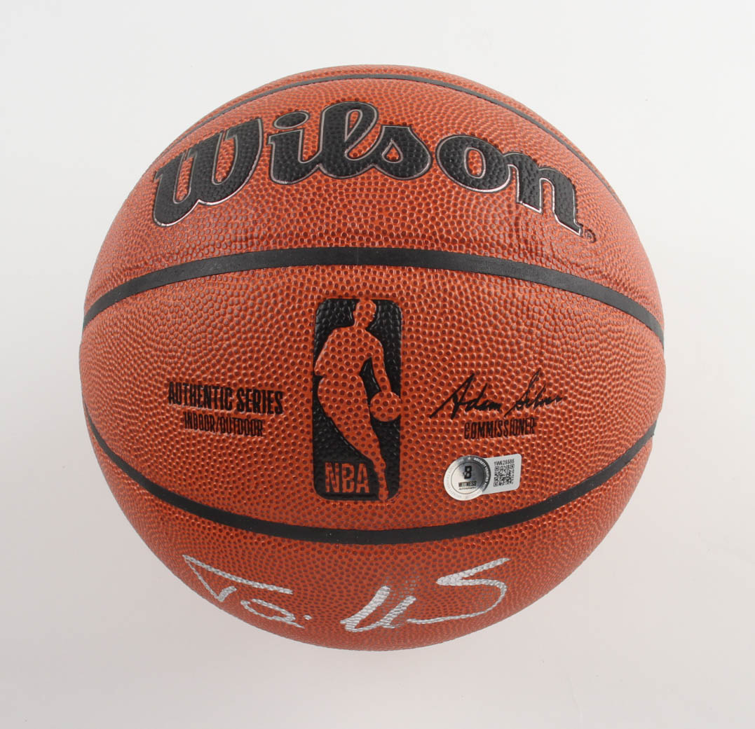 Toni Kukoc Signed NBA Basketball (Beckett) at PristineAuction.com Toni Kukoc Signed NBA Basketball (Beckett) at PristineAuction.com