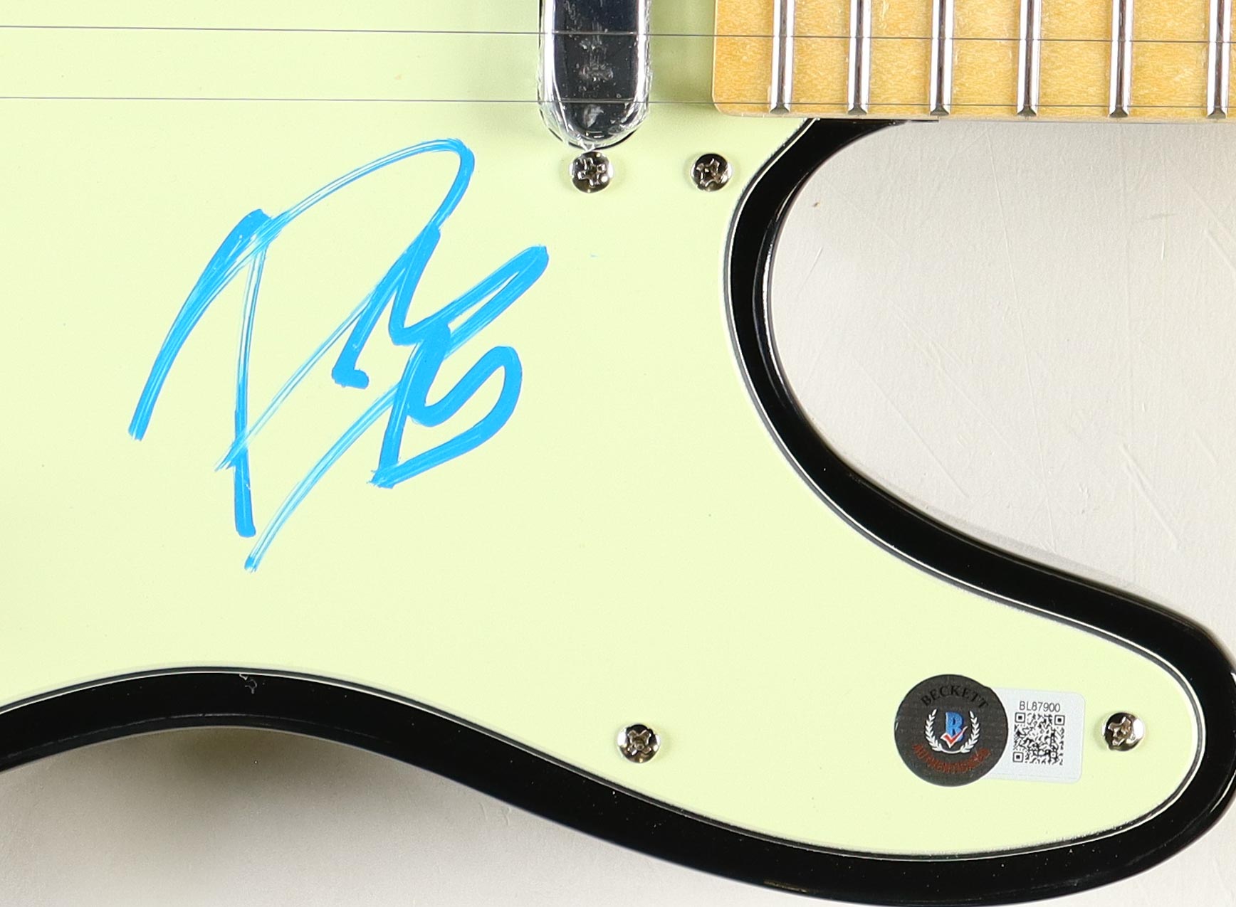 Post Malone Signed 39" Electric Guitar (Beckett) at PristineAuction.com Post Malone Signed 39" Electric Guitar (Beckett) at PristineAuction.com