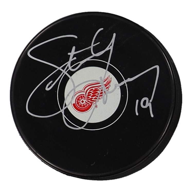 Steve Yzerman Signed Red Wings Logo Hockey Puck (Beckett) at PristineAuction.com Steve Yzerman Signed Red Wings Logo Hockey Puck (Beckett) at PristineAuction.com