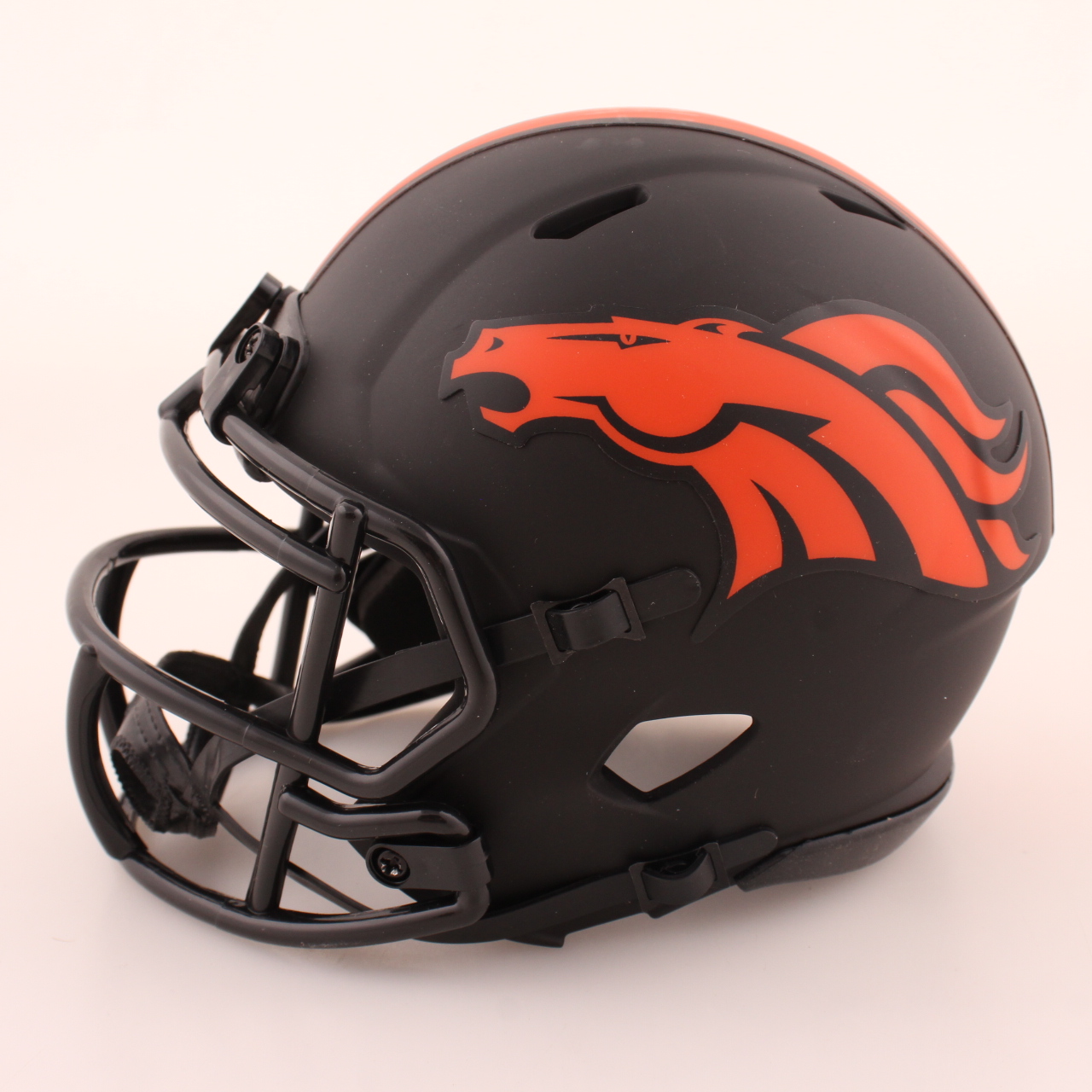 Javonte Williams Signed Broncos Eclipse Alternate Speed Mini Helmet (Beckett) at PristineAuction.com Javonte Williams Signed Broncos Eclipse Alternate Speed Mini Helmet (Beckett) at PristineAuction.com