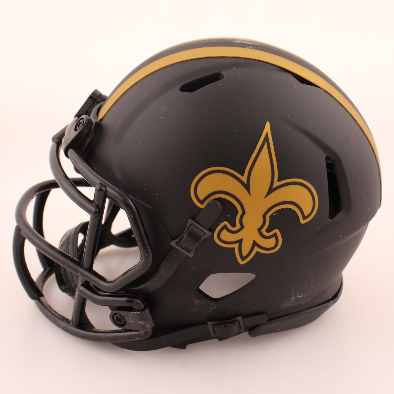 Chris Olave Signed Saints Eclipse Alternate Speed Mini Helmet (Beckett) at PristineAuction.com Chris Olave Signed Saints Eclipse Alternate Speed Mini Helmet (Beckett) at PristineAuction.com