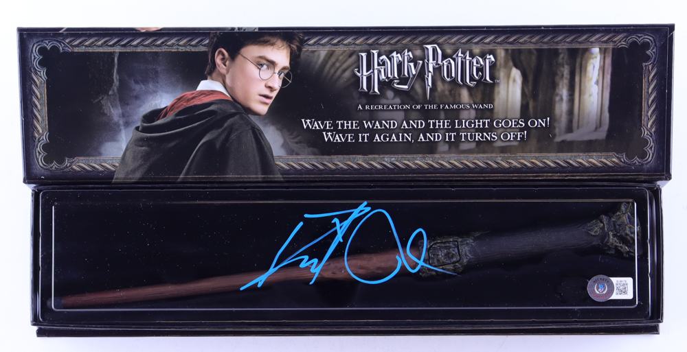 Daniel Radcliffe Signed "Harry Potter" Wand Box (Beckett) at PristineAuction.com Daniel Radcliffe Signed "Harry Potter" Wand Box (Beckett) at PristineAuction.com